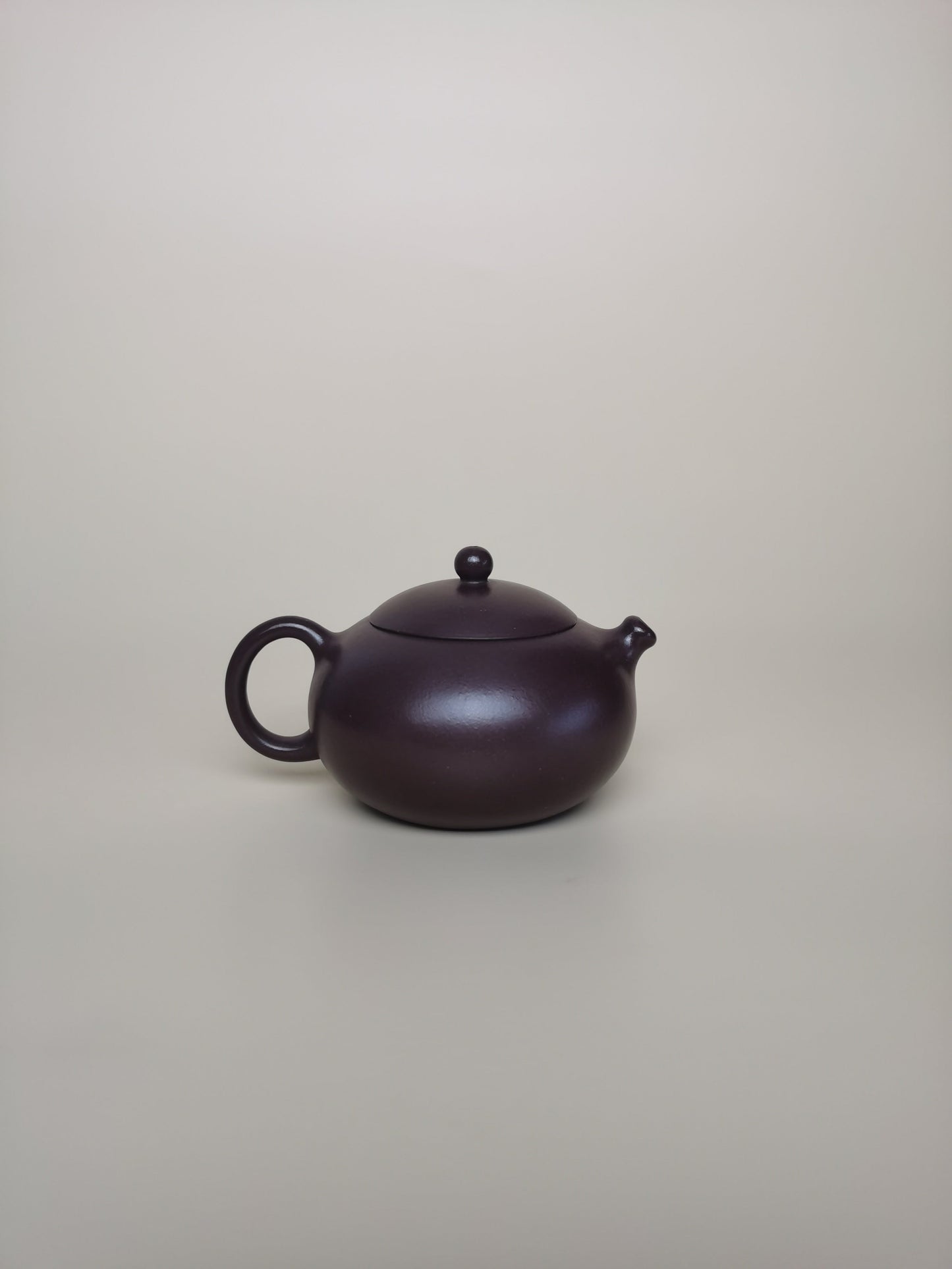 xi shi teapot from yixng zisha art gallery back