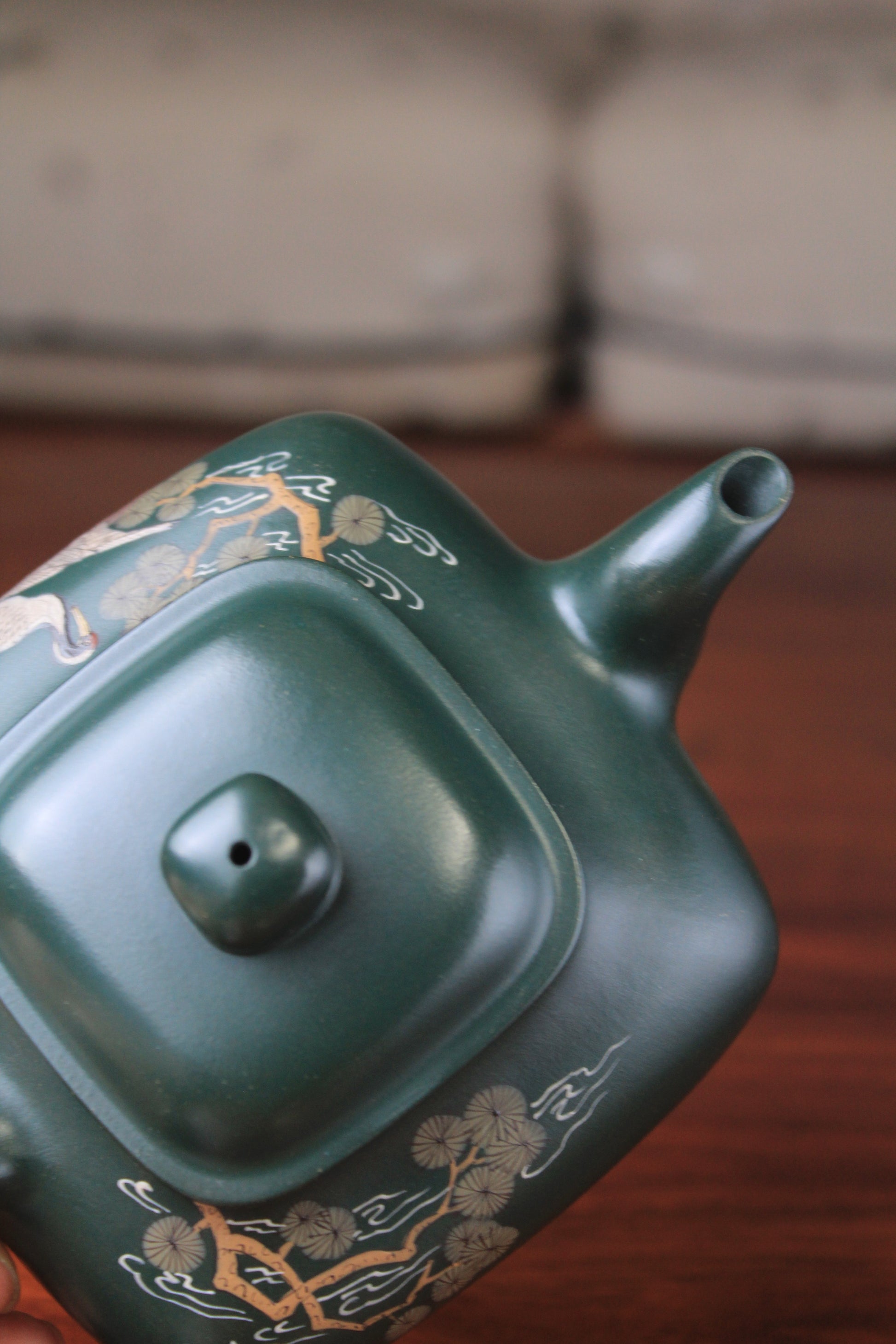 The lid of the Artistic teapot from teapot artist on the table