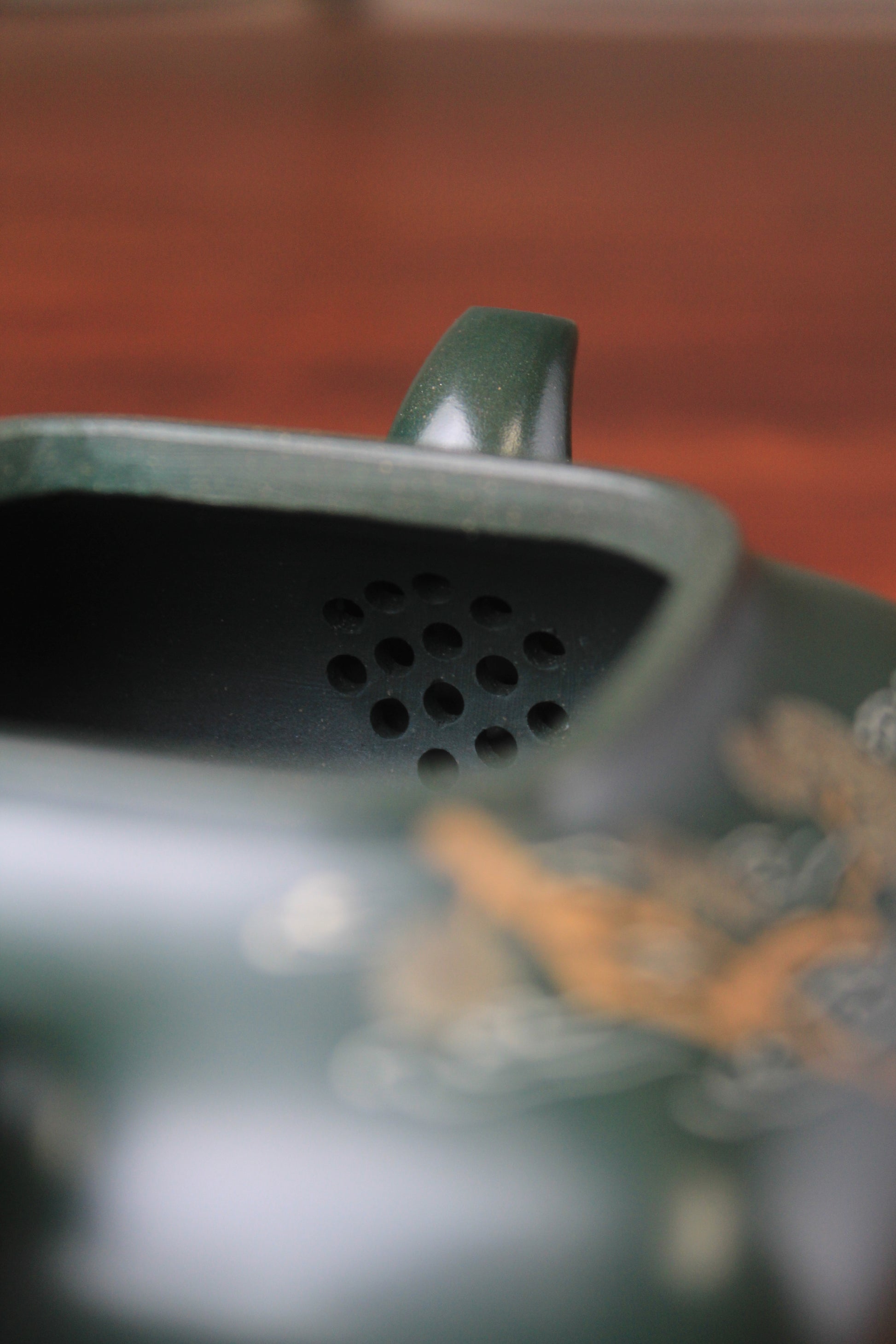 The filter of the Artistic teapot from teapot artist on the table