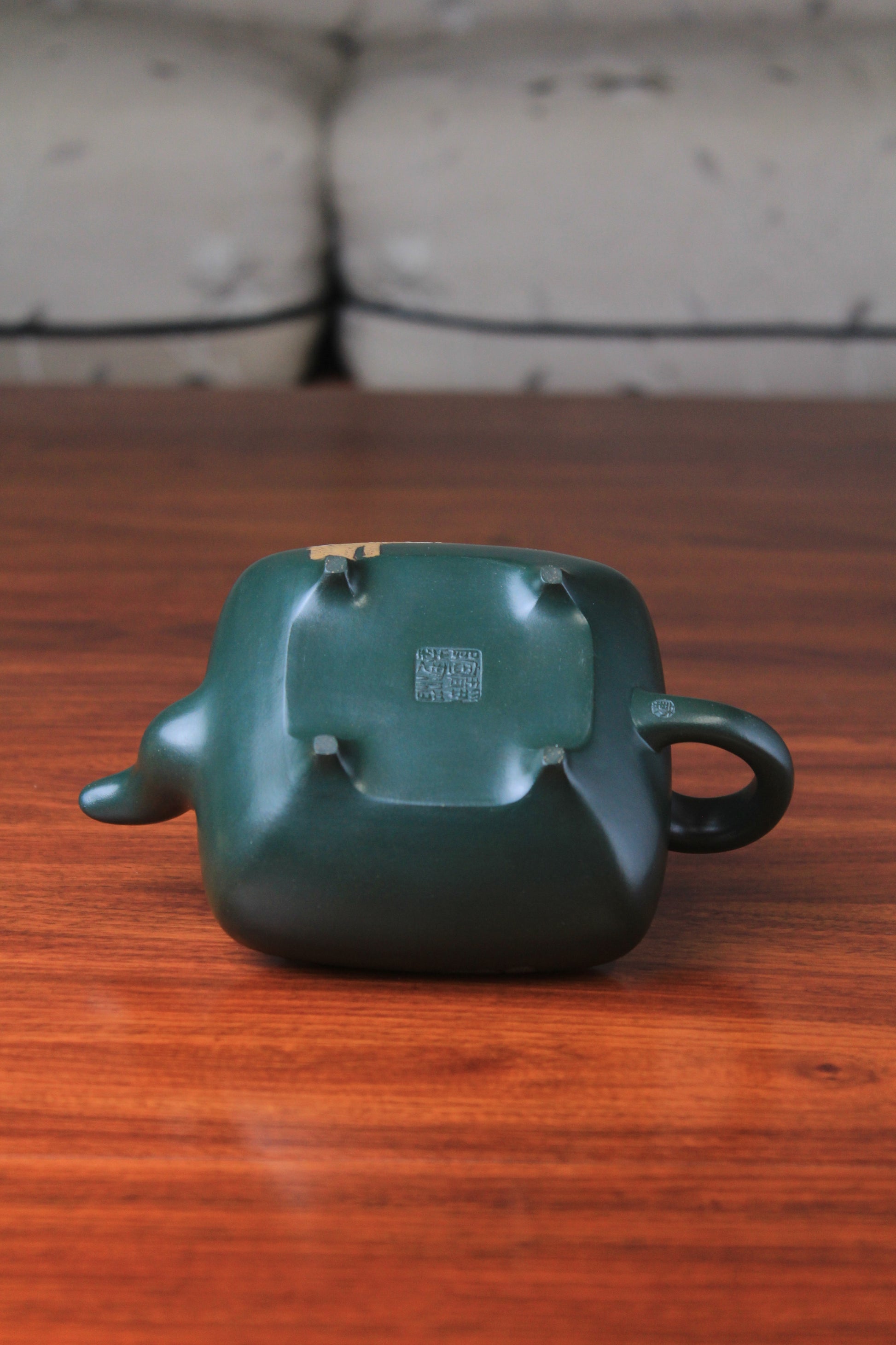 The bottom of the Artistic teapot from teapot artist