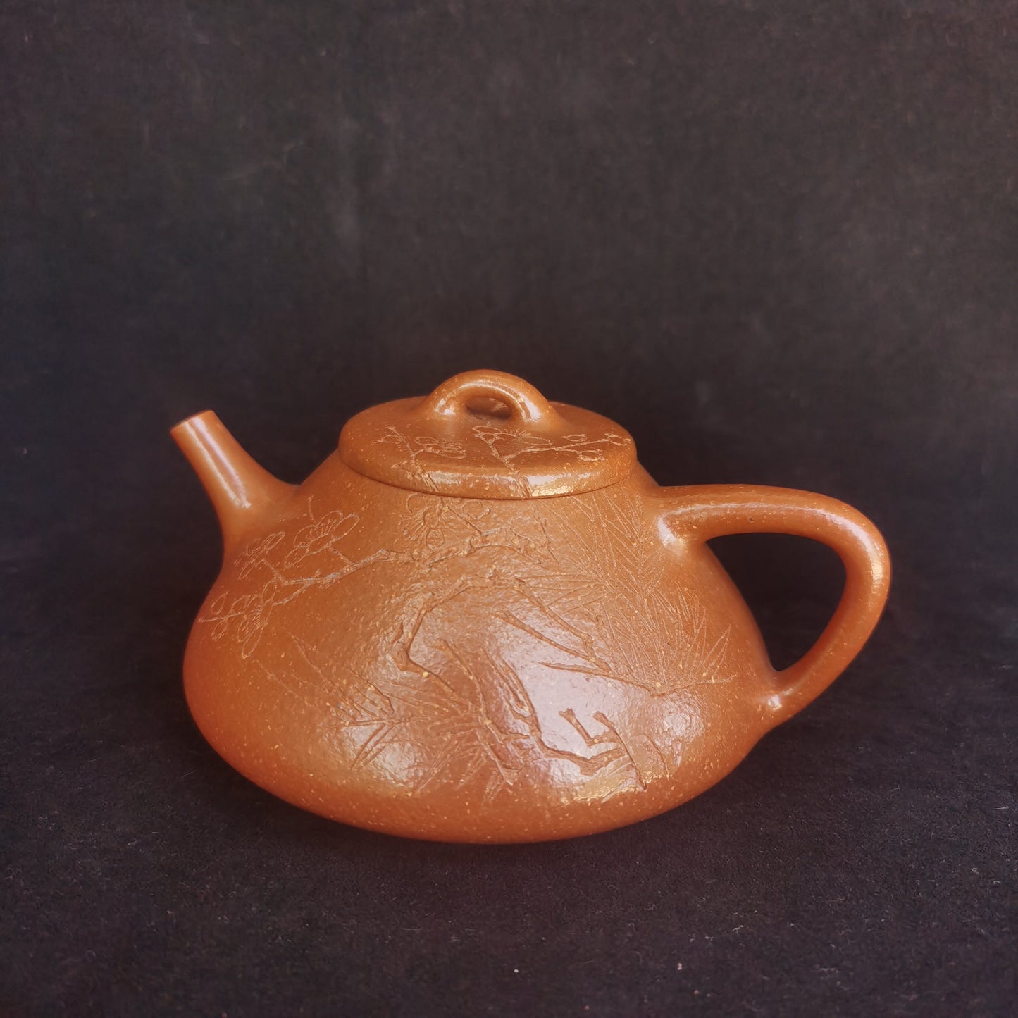 Artistic teapots shi piao from zisha art gallery right detail | SiYuTao Teapot