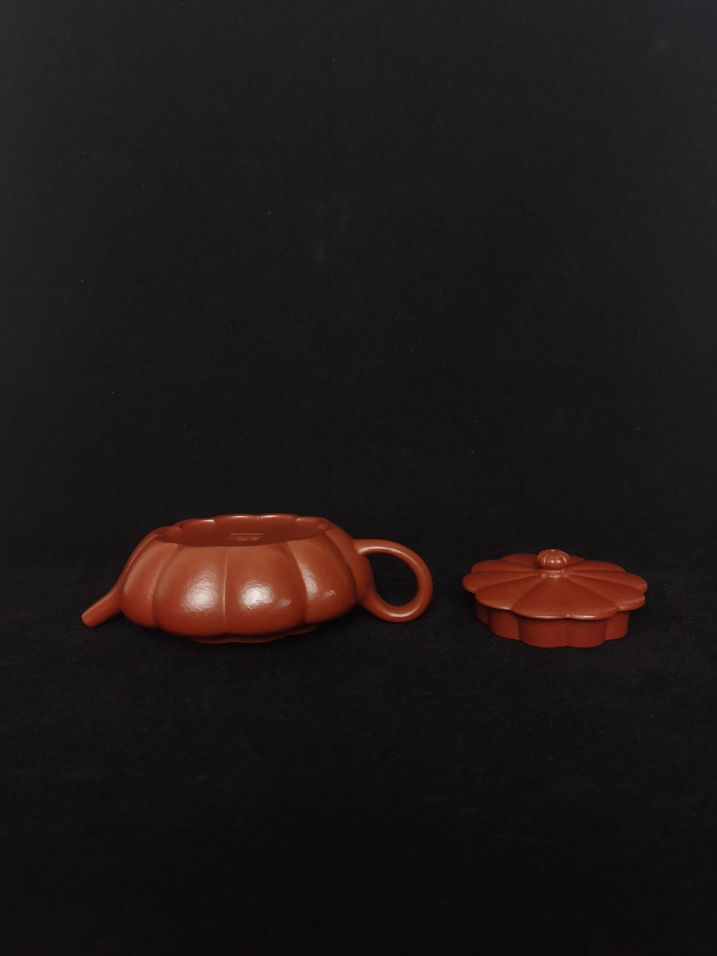 artistic teapots xu bian from zisha art gallery bottom | SiYuTao Teapot