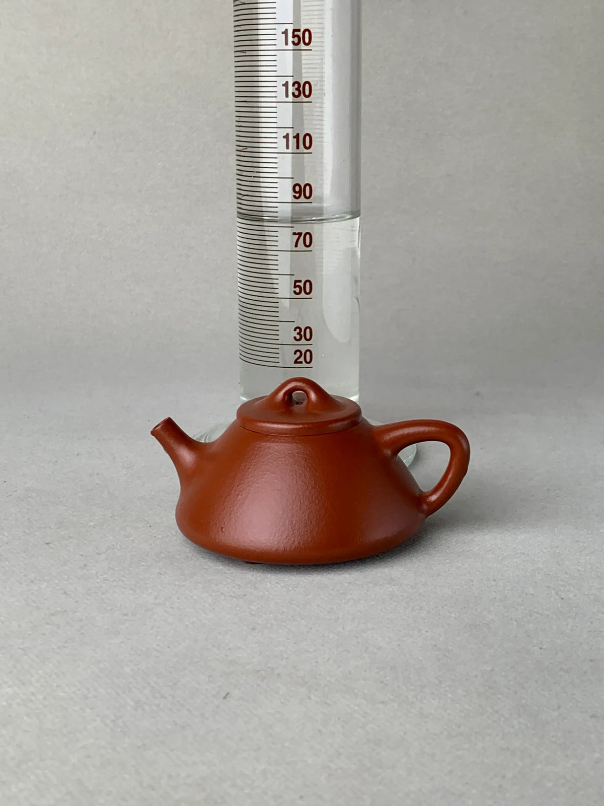 the capacity of the yixing teapot zisha shi piao is 80ml
