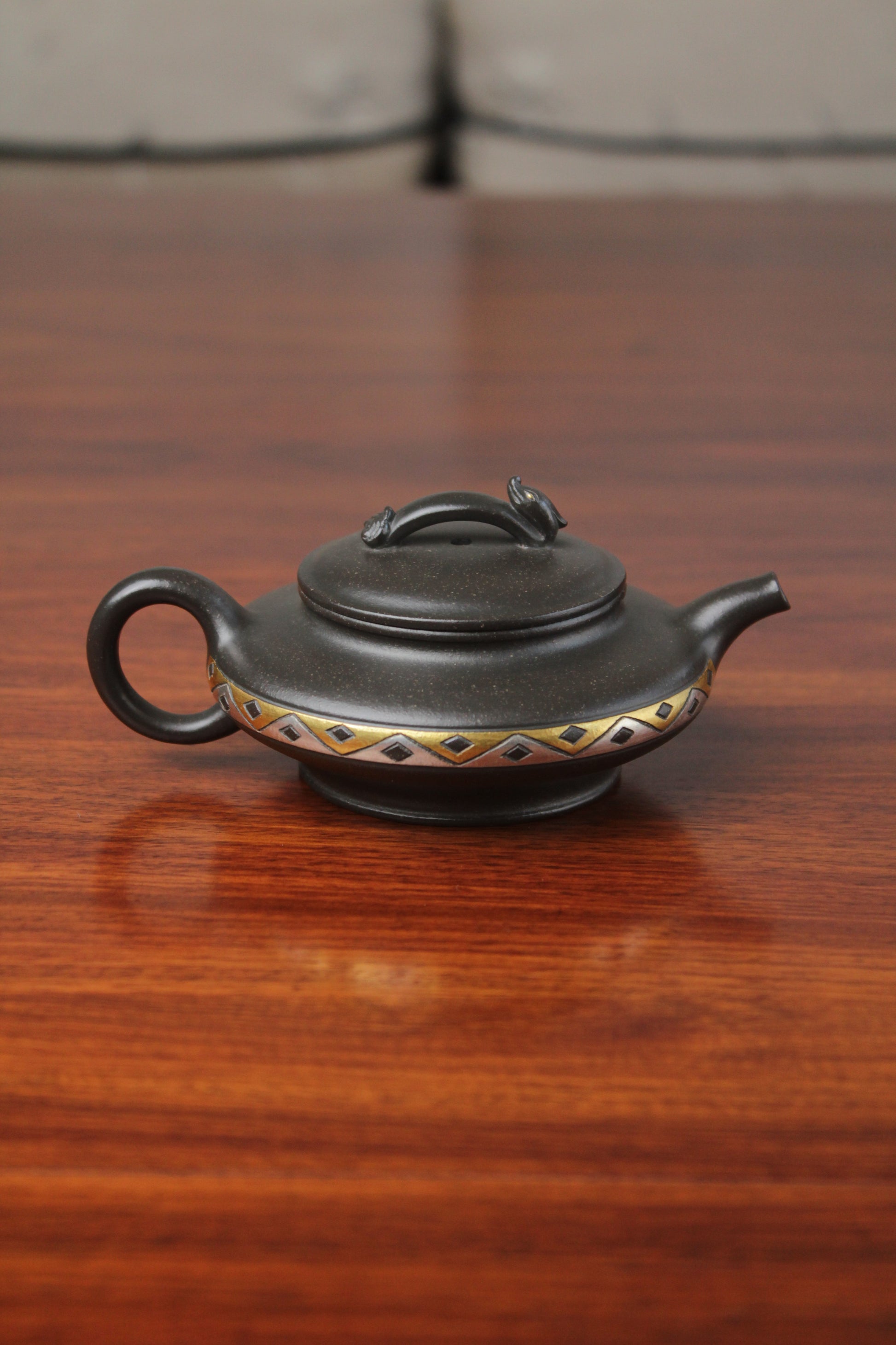 back of chinese pot made with purple clay from yixing zisha art gallery