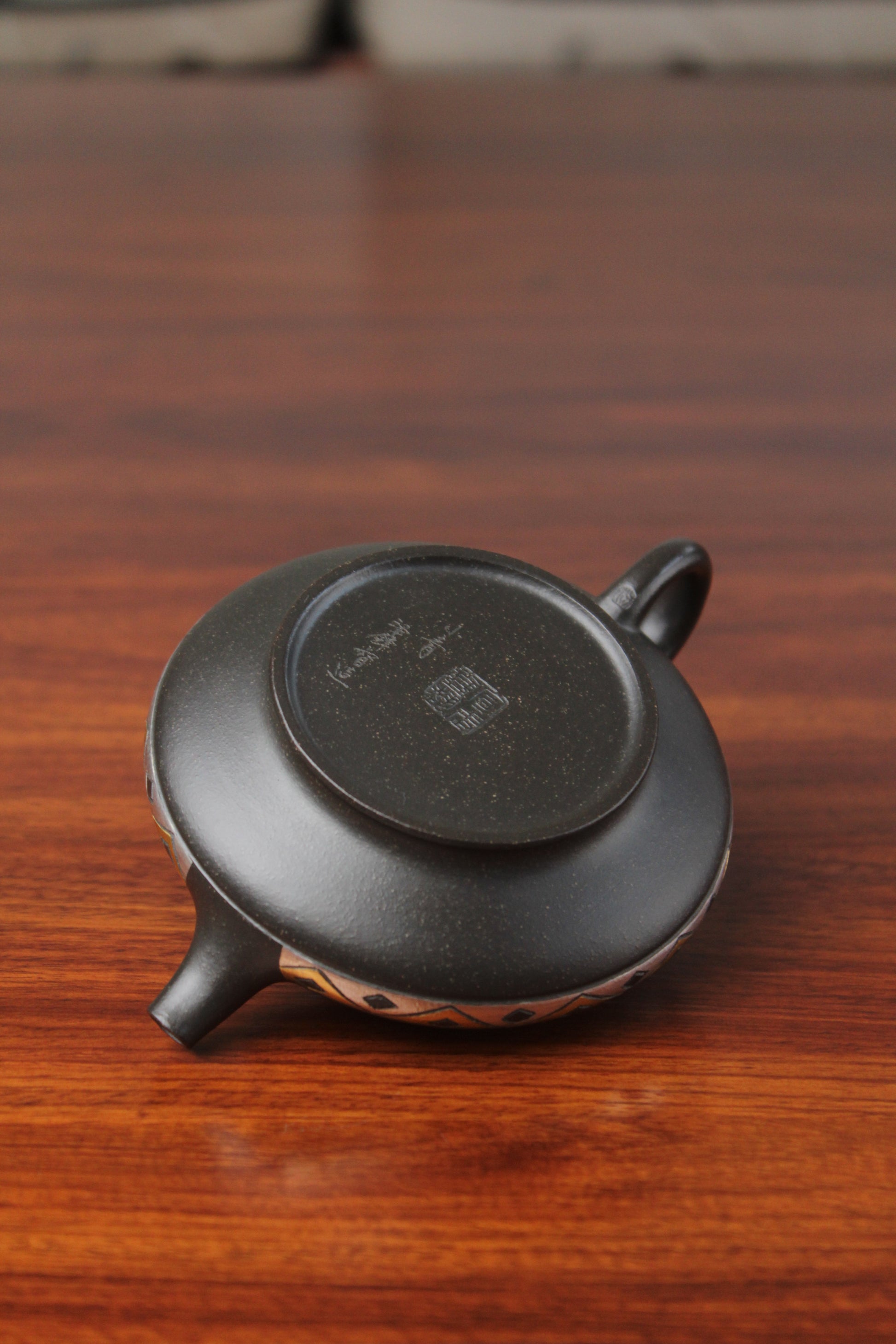 bottom of chinese pot made with purple clay from yixing zisha art gallery