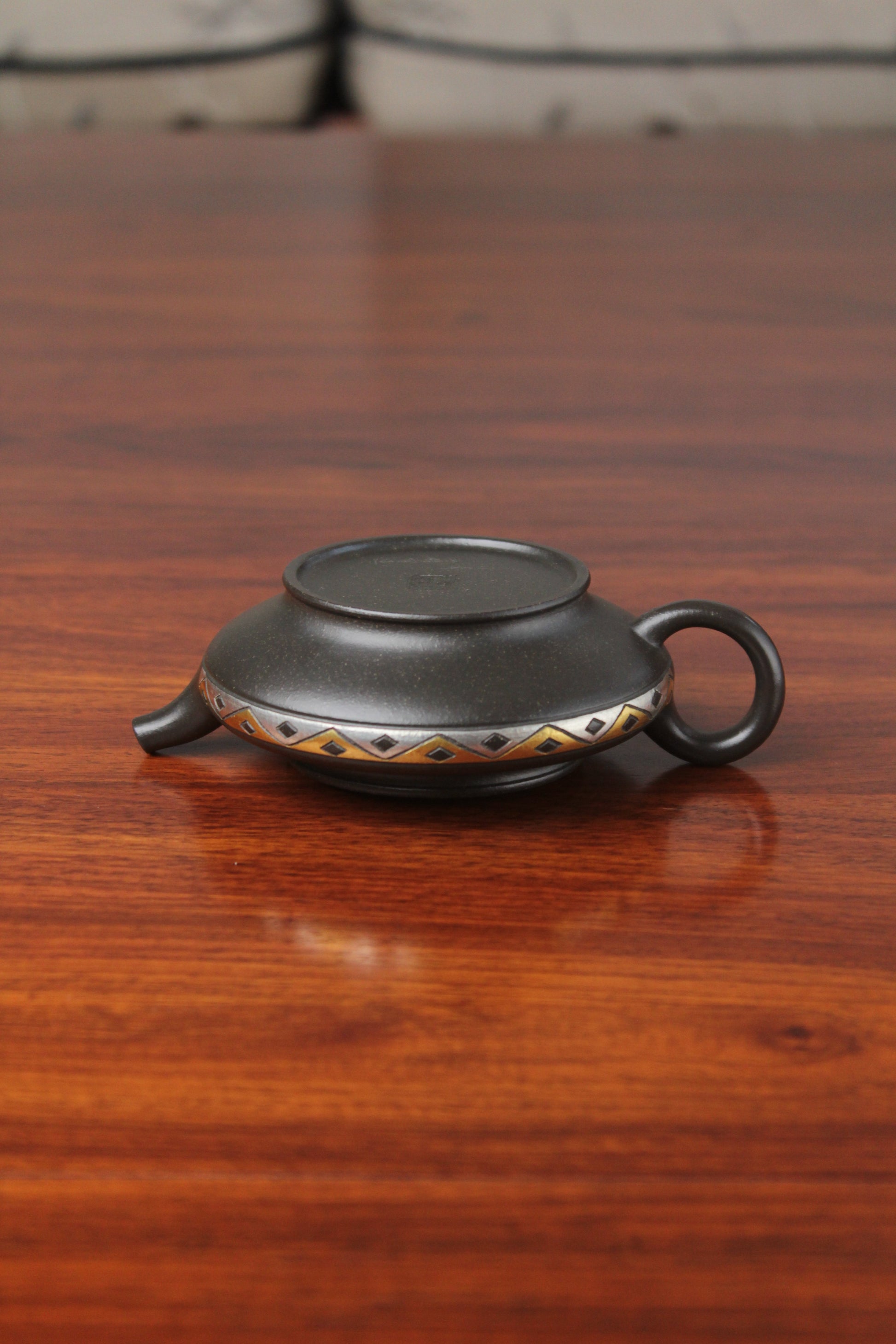 bottom detail of chinese pot made with purple clay from yixing zisha art gallery