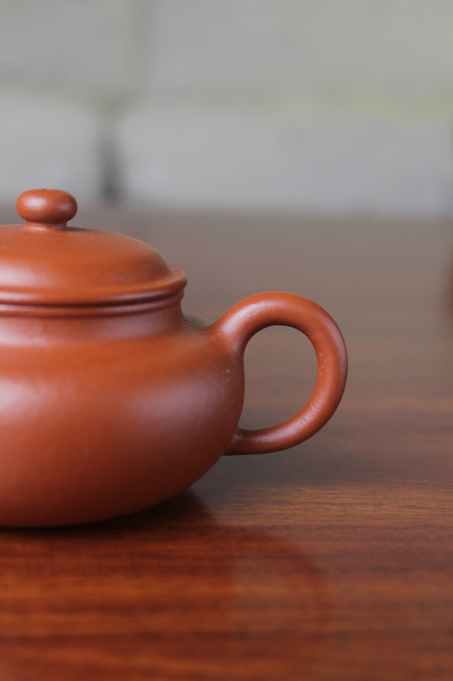 handle of chinese teapot fang gu on the table