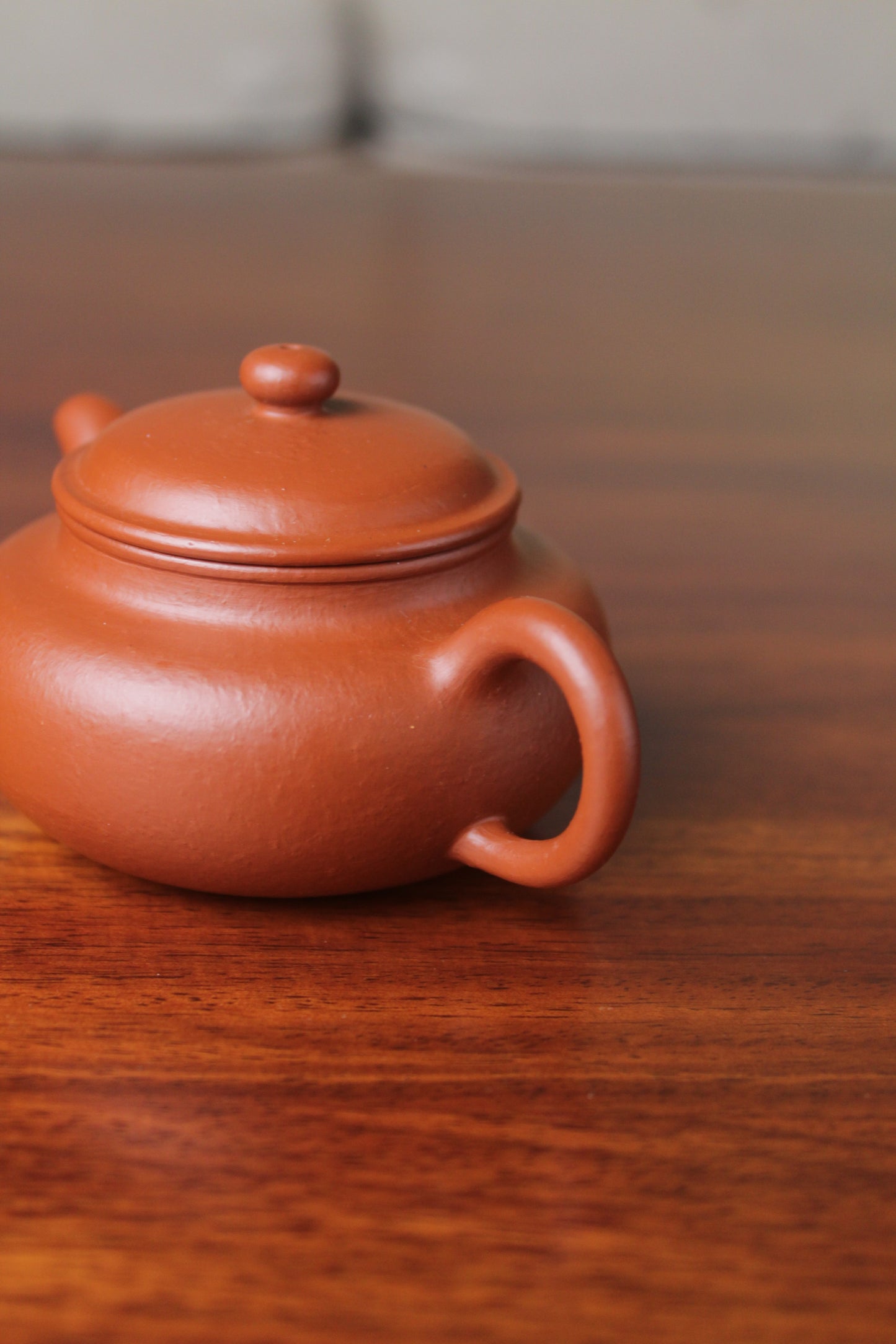 left of the chinese teapot fang gu on the table
