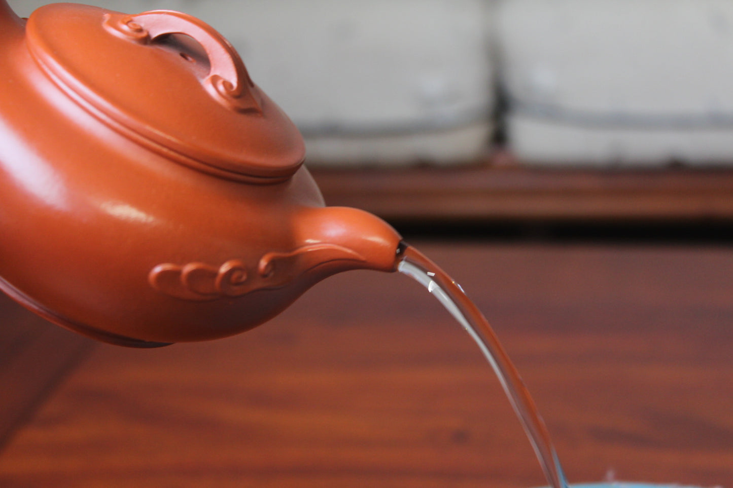 chinese yixing teapot pour