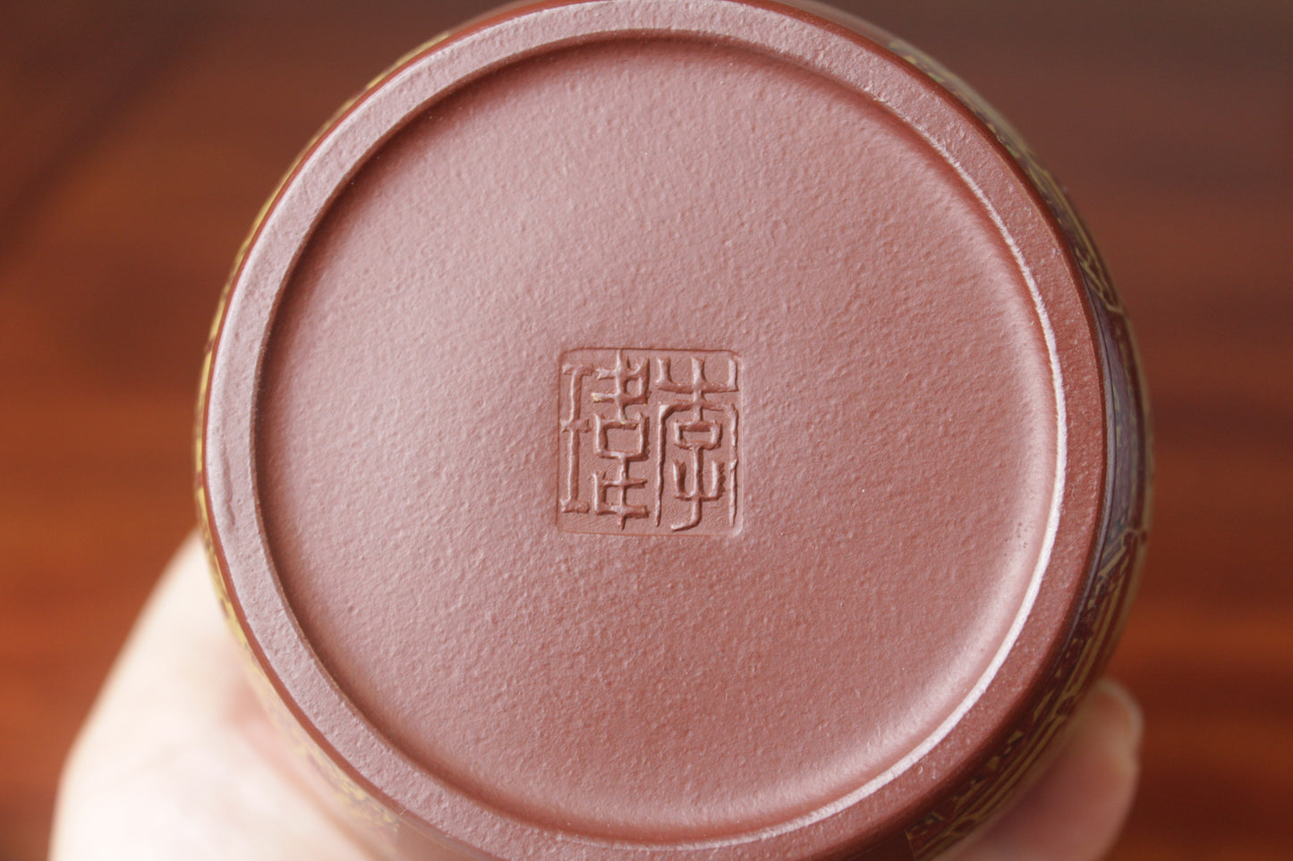 2 mark of the Collectible teapot named han wa on the table
