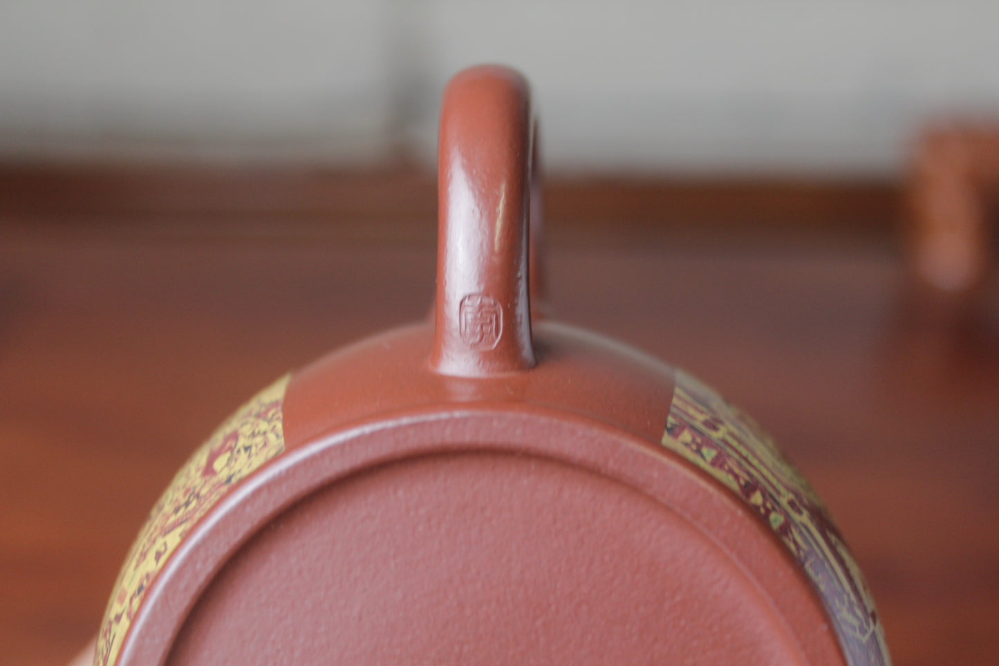 Handle mark of the Collectible teapot named han wa on the table
