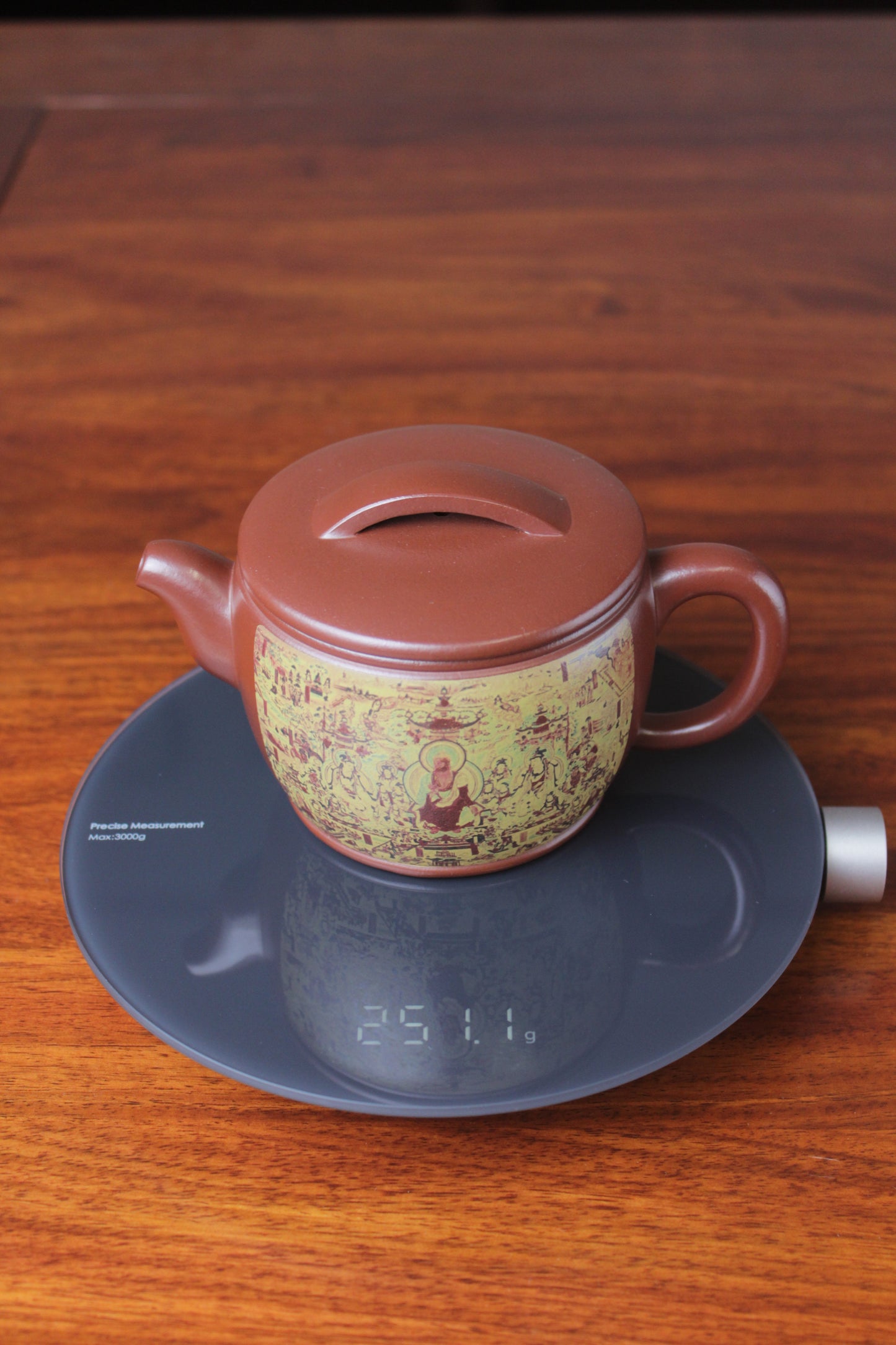 Weight of the Collectible teapot named han wa on the table