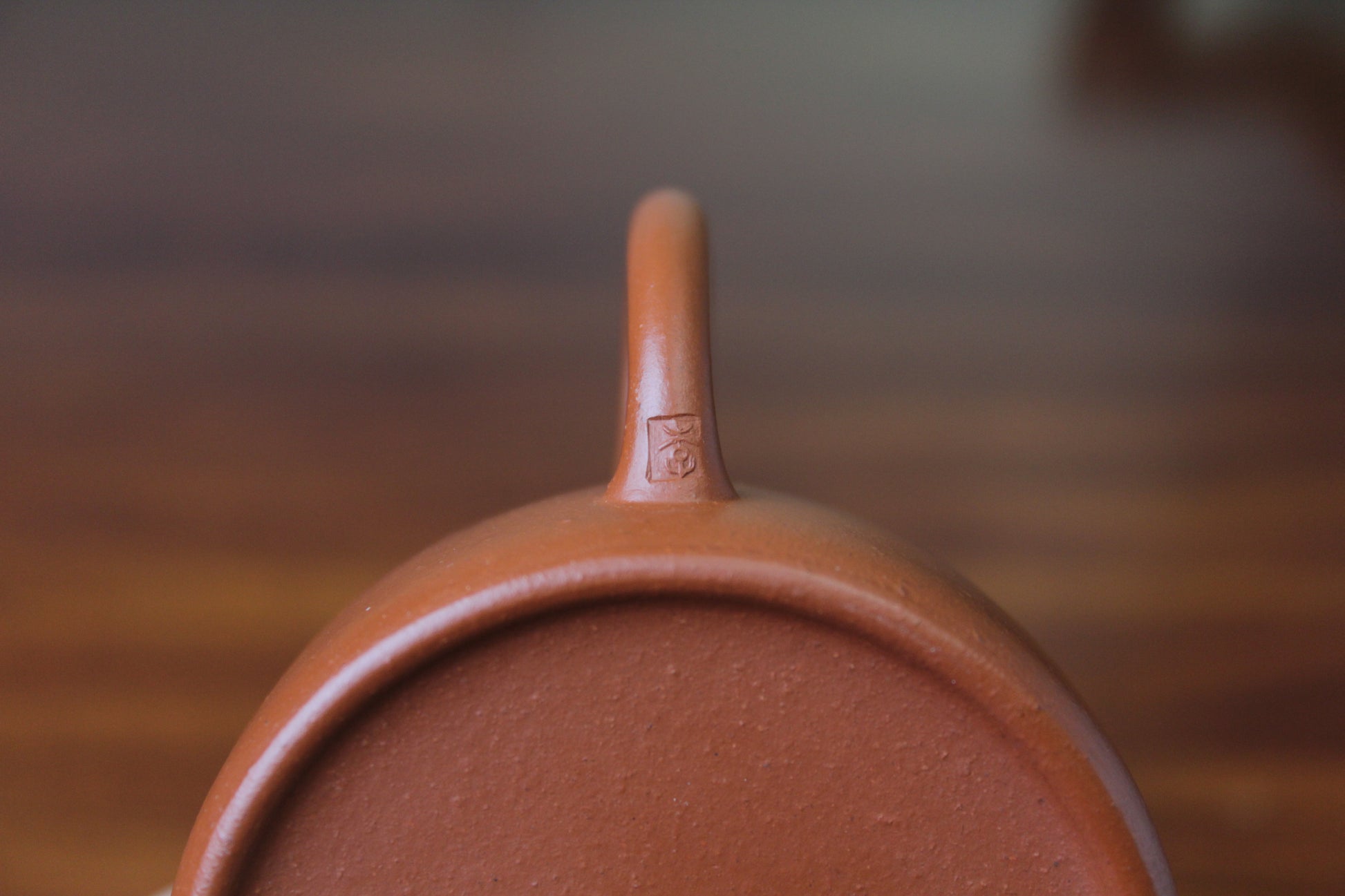 Handle mark of Collectible teapot handmade with purple clay lao zhu ni