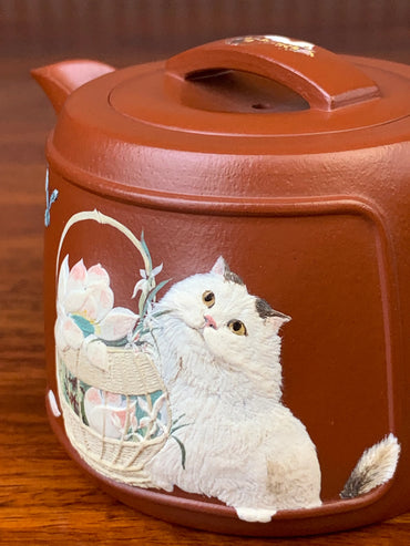 detail of the painting on the teapot