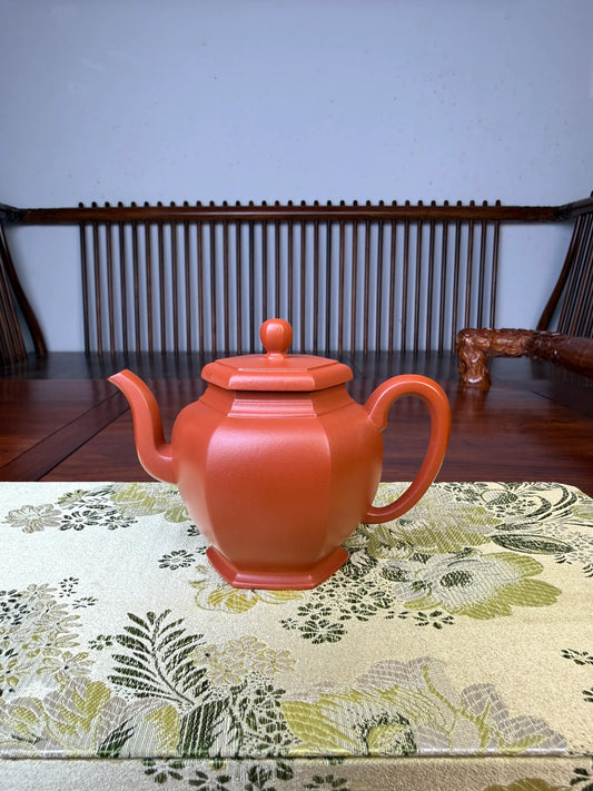 handmade yixing teapot liu fang gong deng on the table