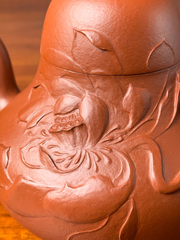 The details of the clay-painted lotus motif on the handmade yixing teapot
