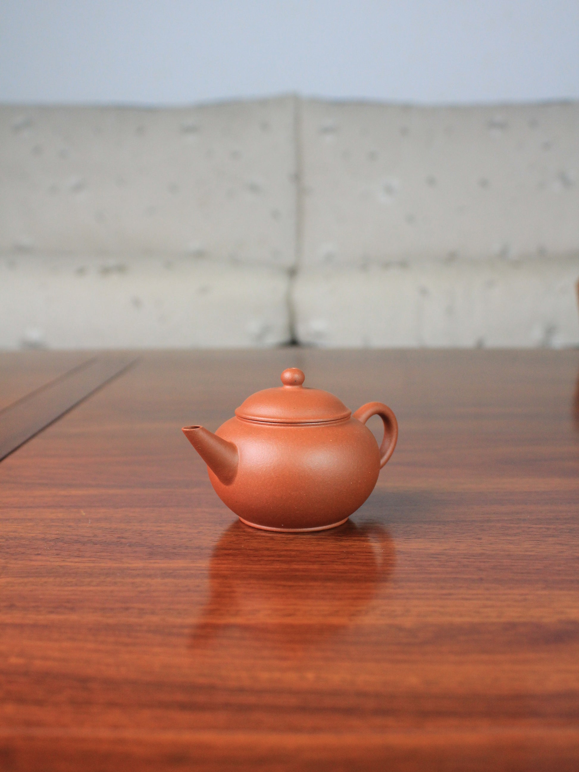 Right view of shui ping teapot, designed for loose leaf tea
