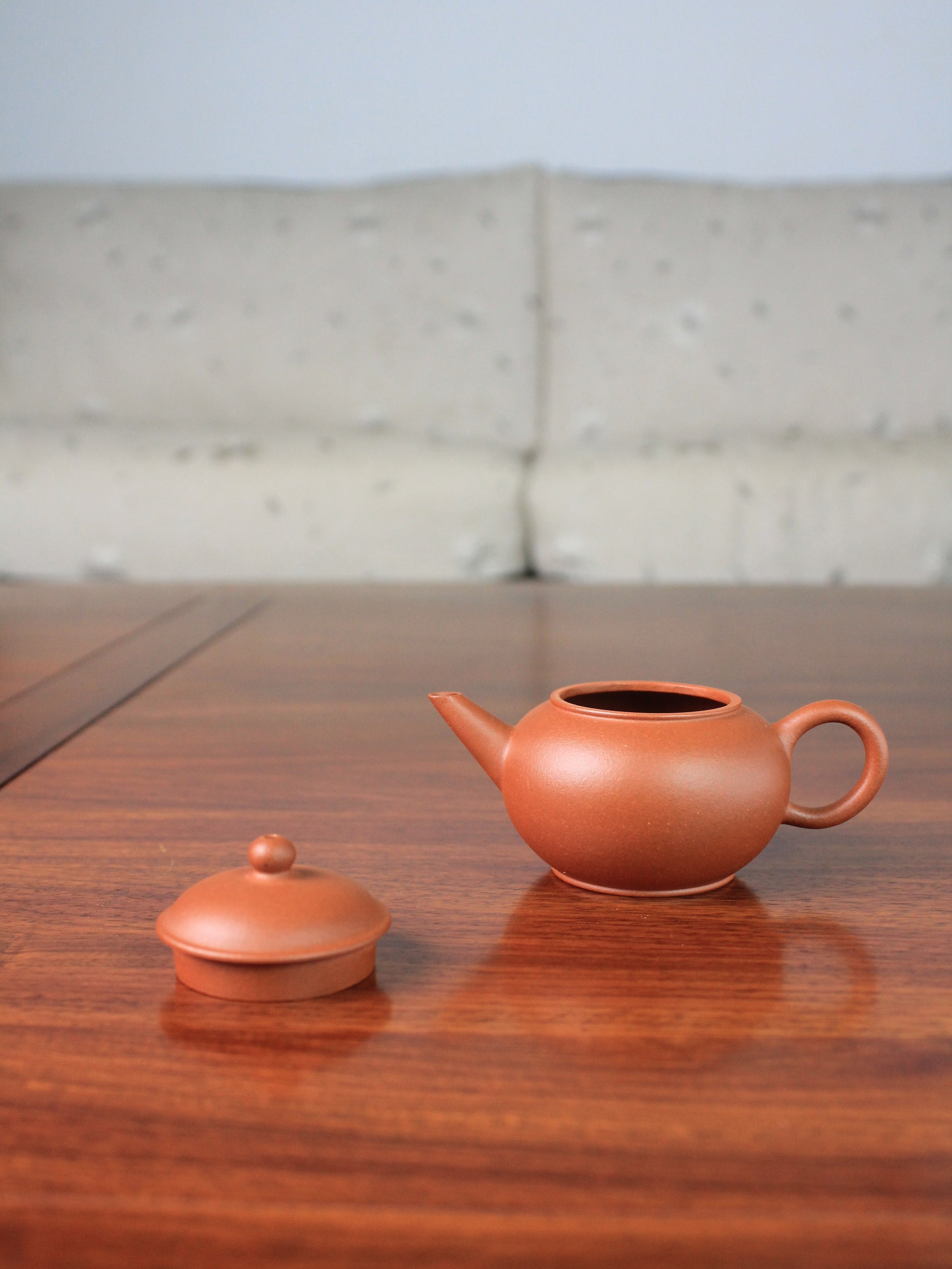 Detail of the shui ping teapot, designed for loose-leaf tea