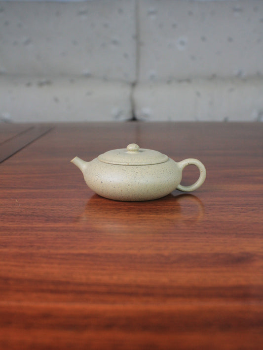 loose leaf teapot on the table