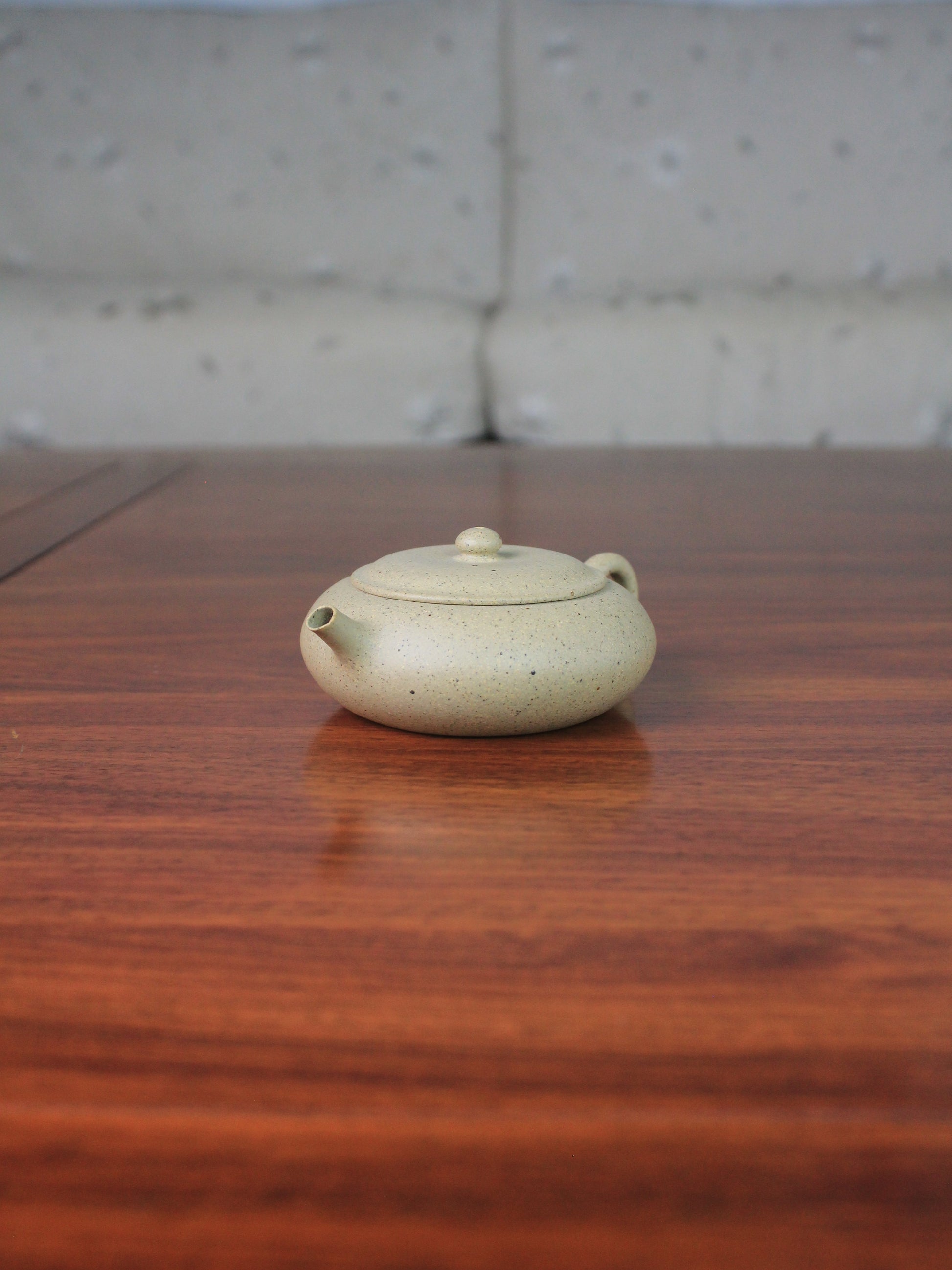 Right view of the loose leaf teapot