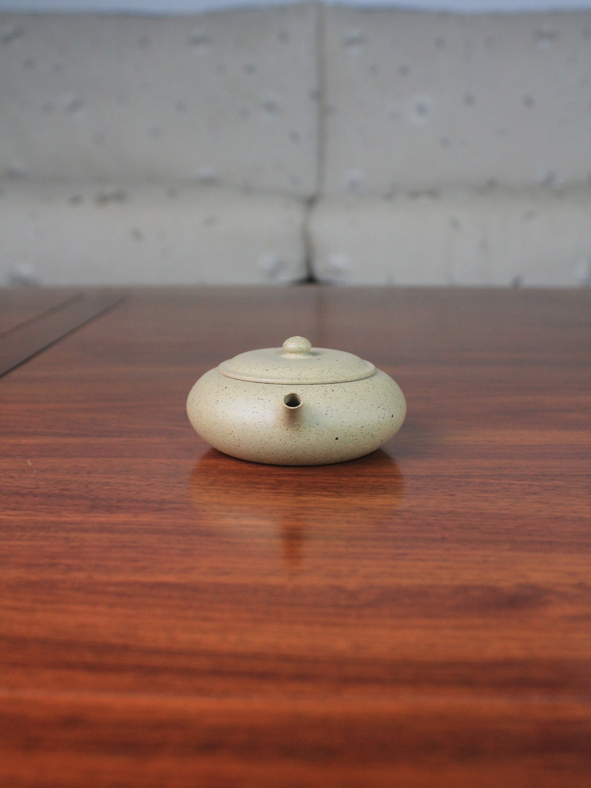 Front view of the loose leaf teapot