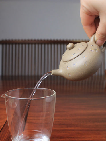 perfect pour of the small yixing zisha teapot
