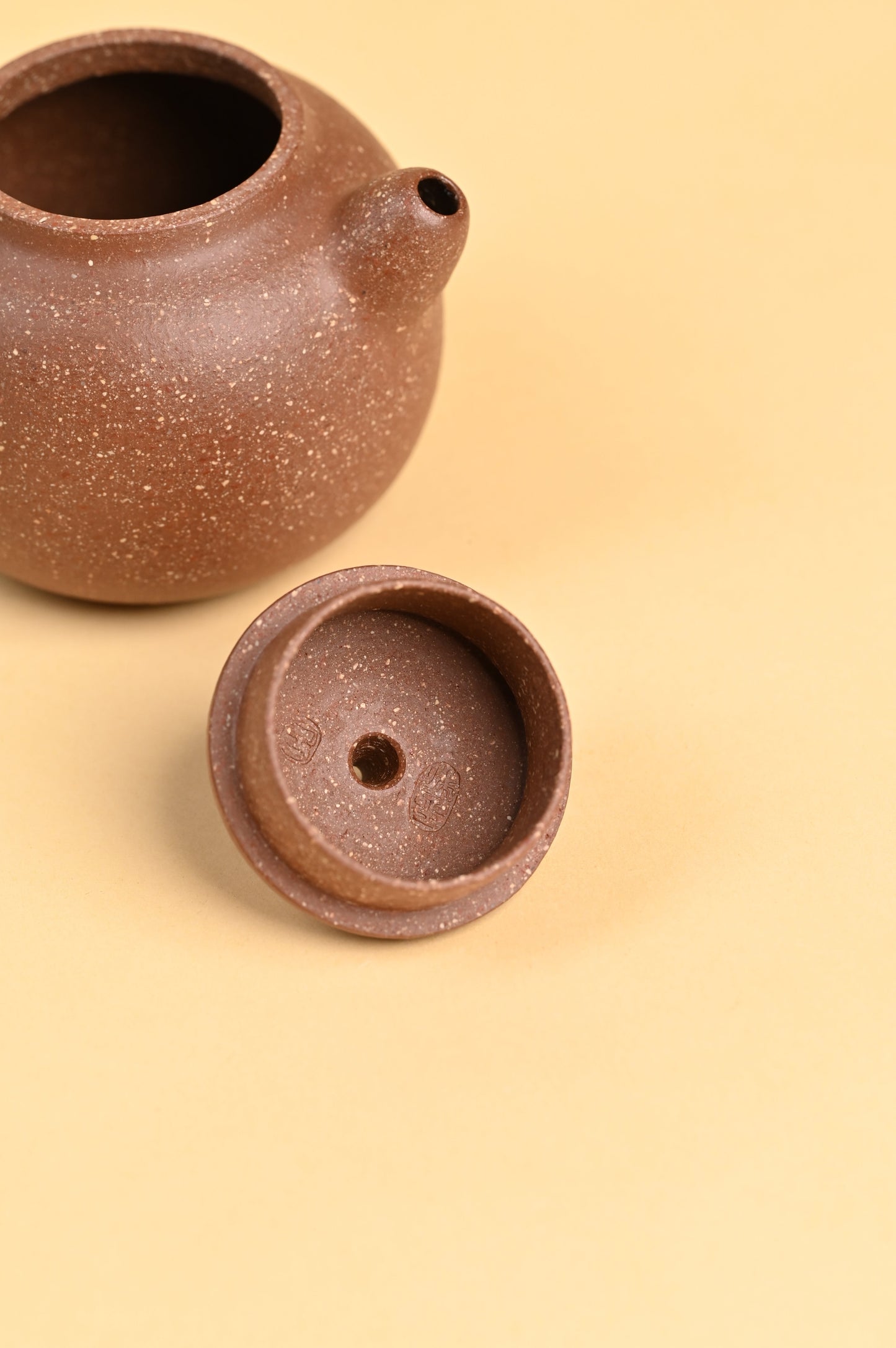 yixing teapot handmade from zisha art gallery lid detail