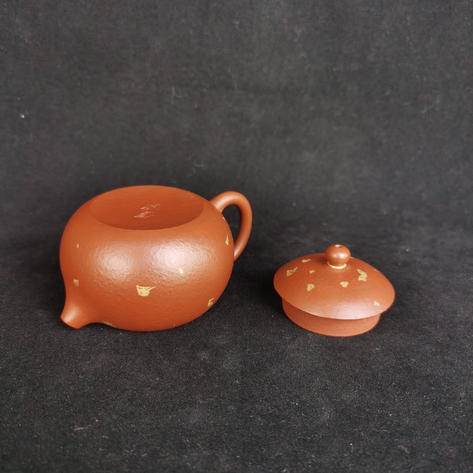 Xi Shi Teapot small handmade with yixig clay from zisha art gallery bottom