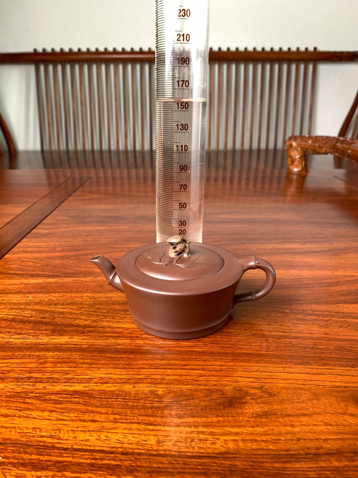 the capacity of the collectible teapot is 160ml