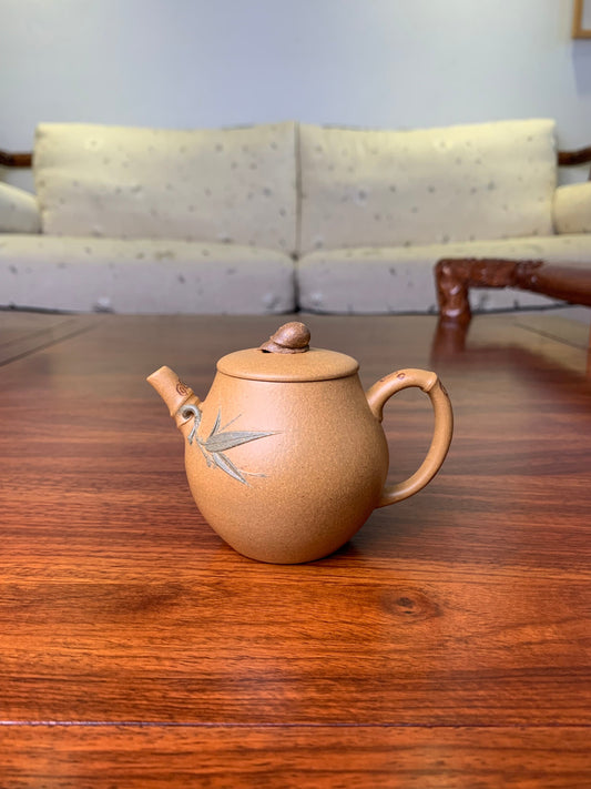 Handmade pottery teapot snail teapot fully handmade front