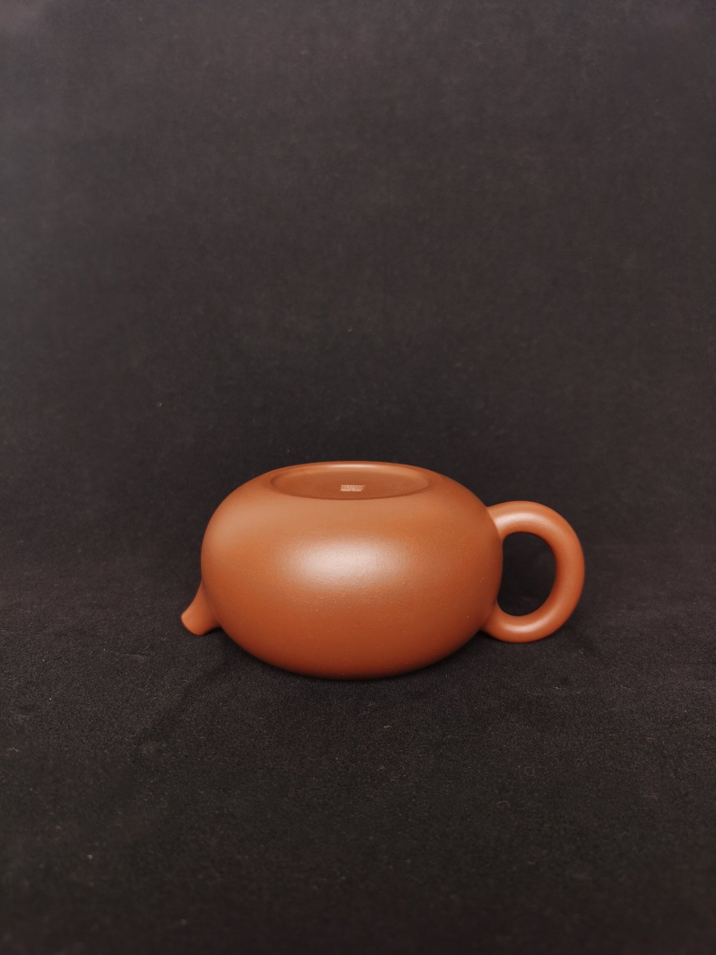 Teapot artwork Xi shi from zisha art gallery bottom | Siyutao Teapot