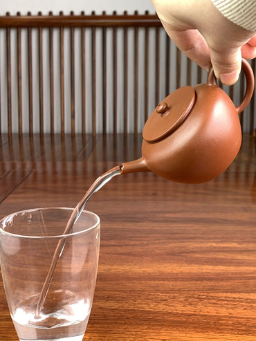 the pour of the teapot is good