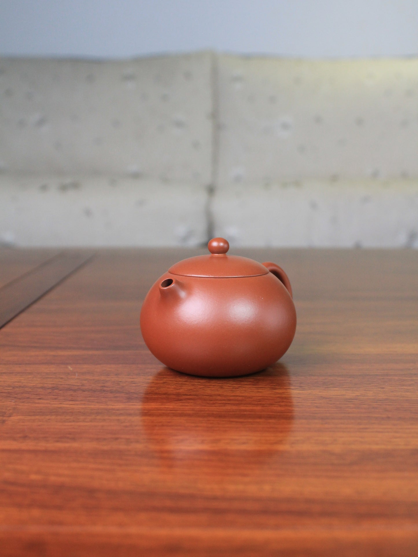 Right view of the xishi teapot, handmade with zhuni clay