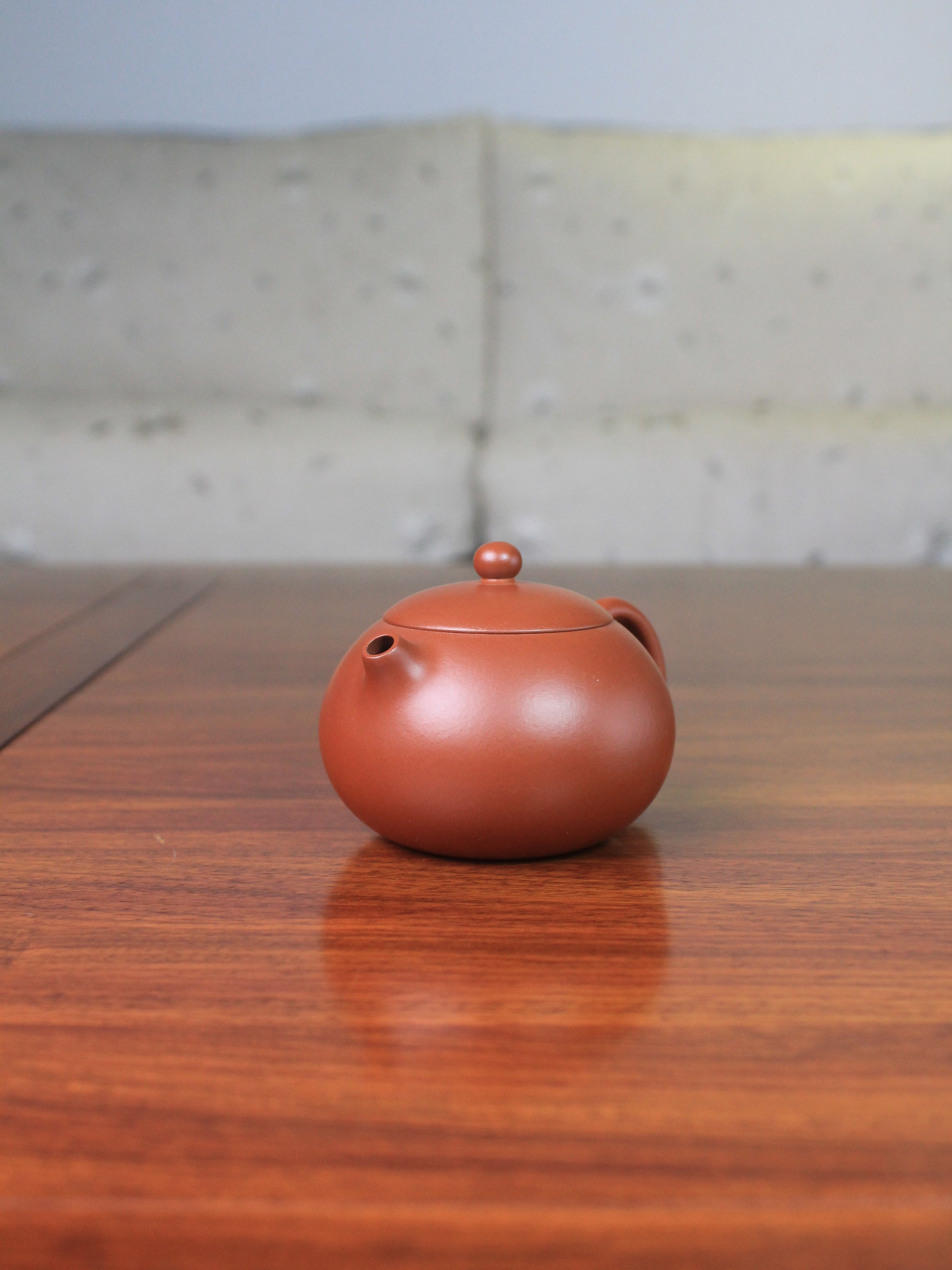 Right view of the xishi teapot, handmade with zhuni clay