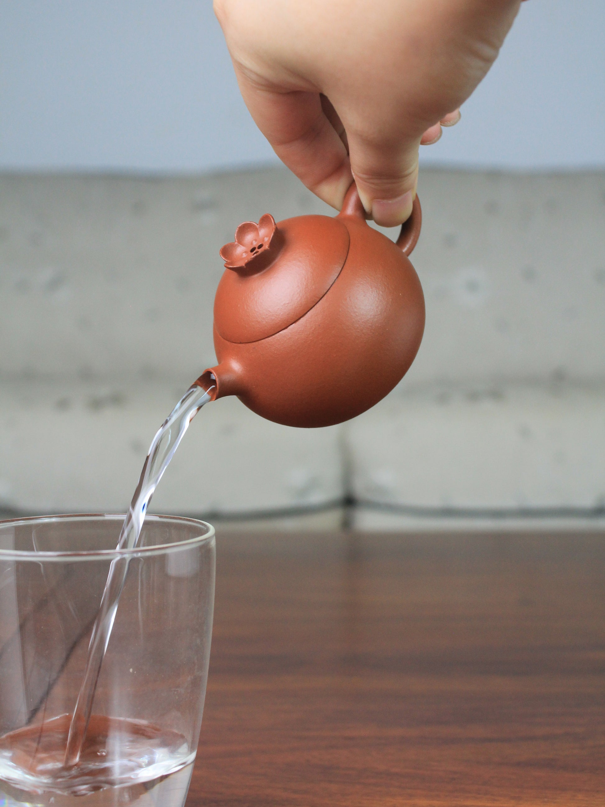 perfect pour of yi shing teapot named flower on the table