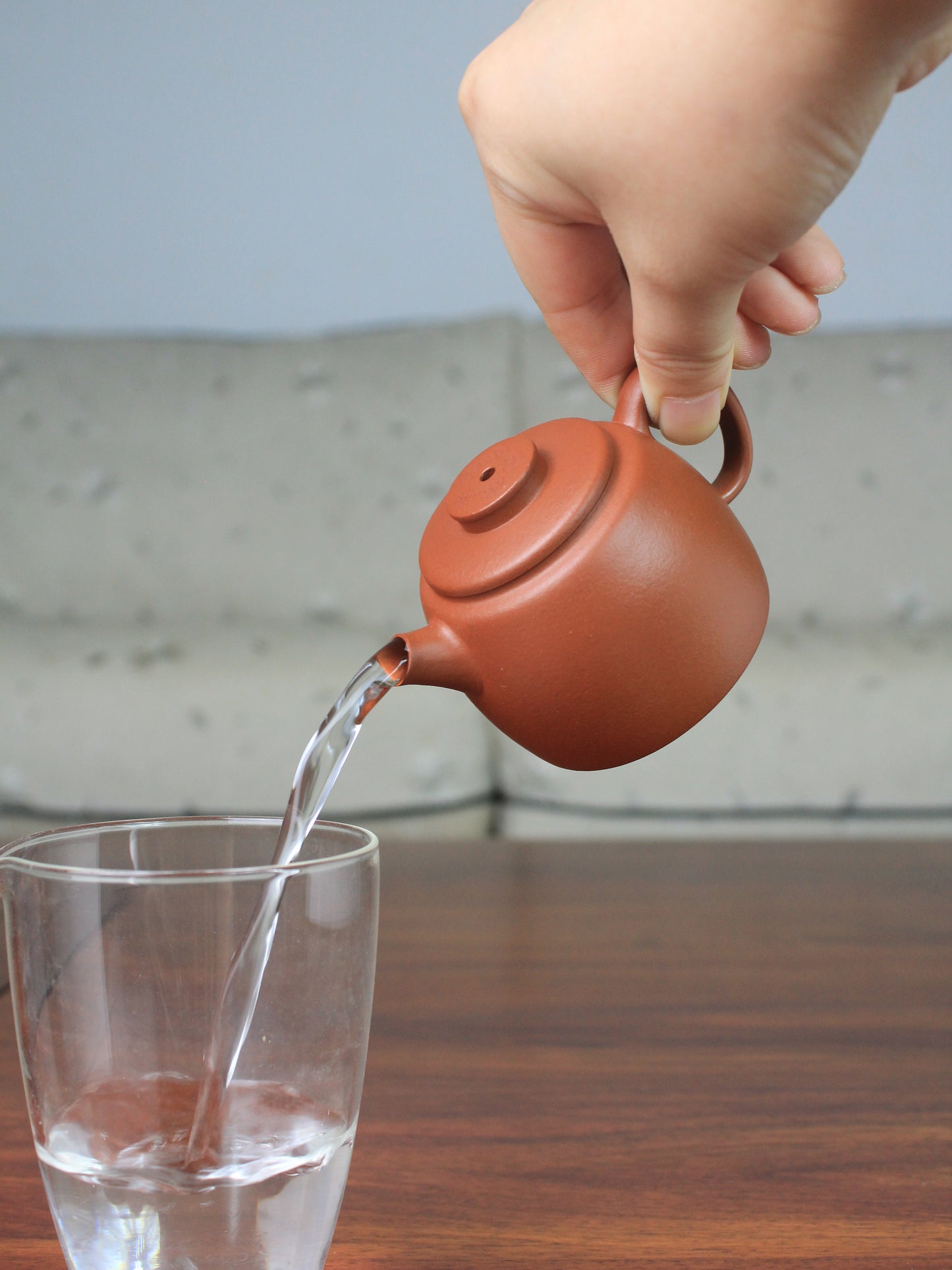 Perfect pour of yi shing teapot named de zhong handmade