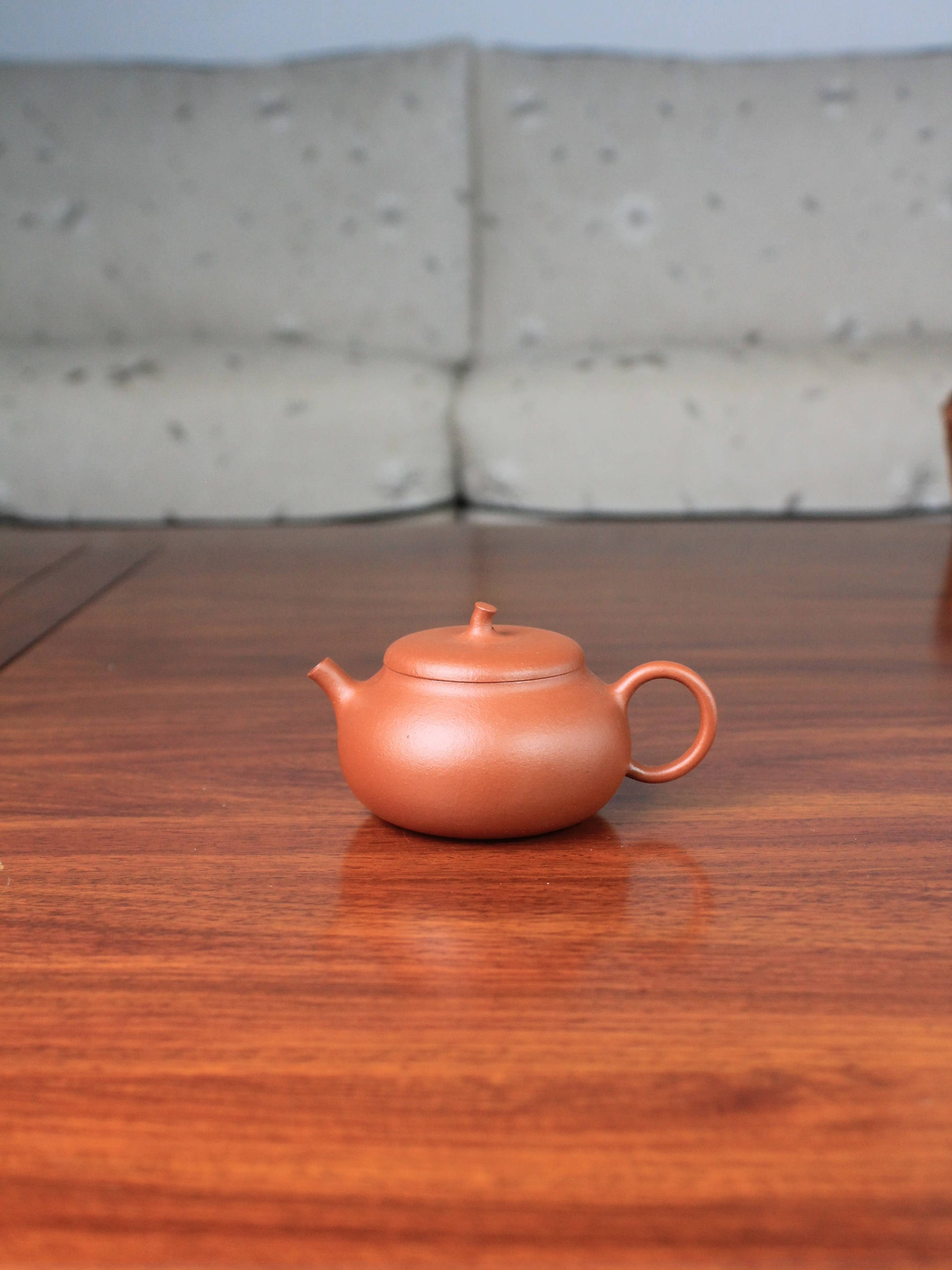 yi shing teapot qie gua on the table