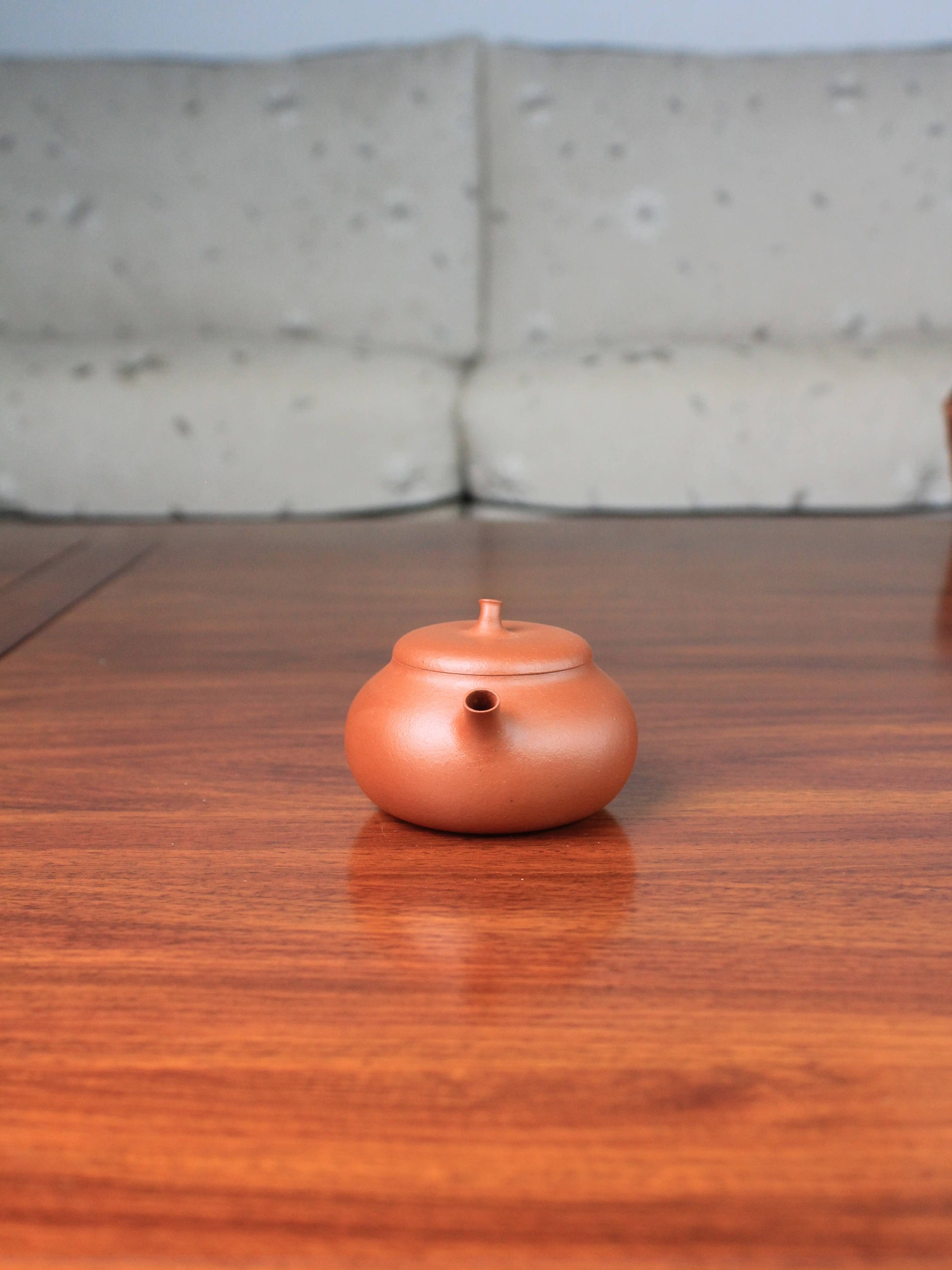 front view of Yi shing teapot Qie Gua handmade with Zhu Ni