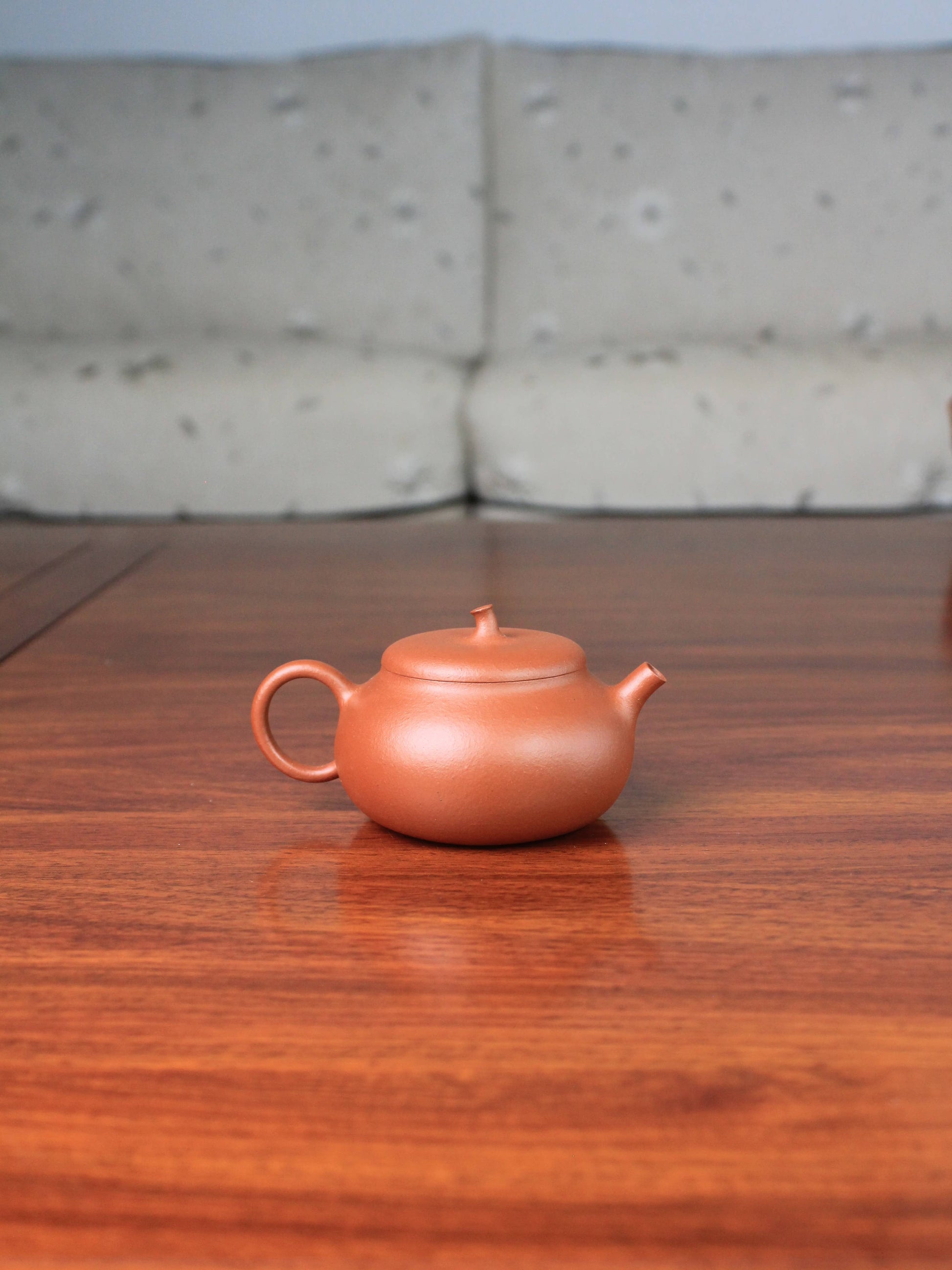 back view of Yi shing teapot Qie Gua handmade with Zhu Ni clay