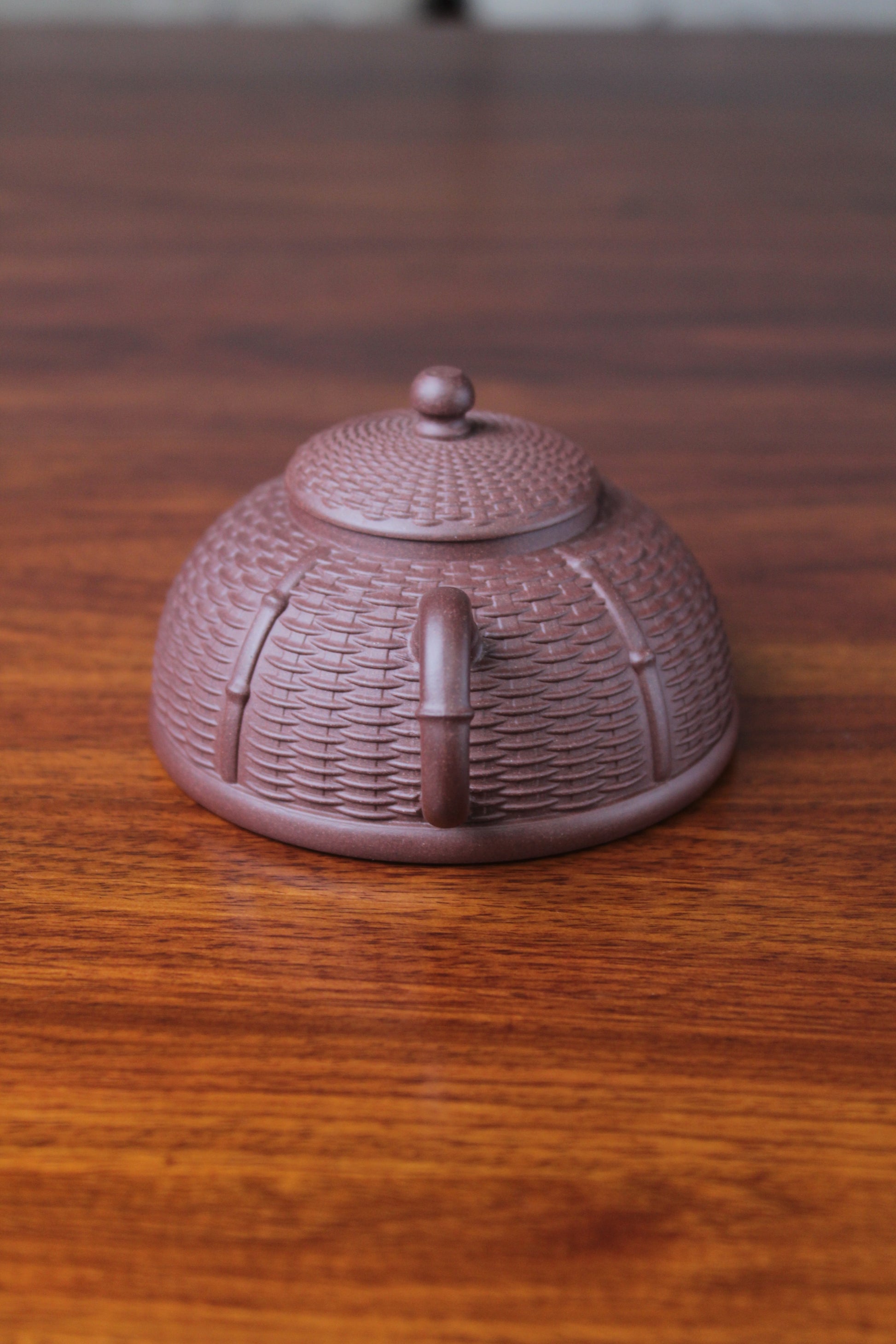 The yi xing tea pot detail 2