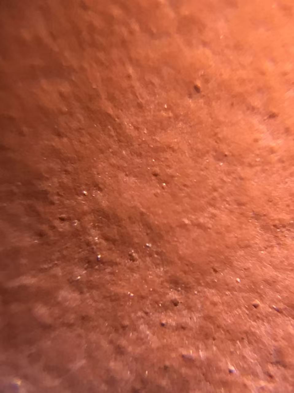 Zooming in on the teapot’s surface reveals the high-quality raw material.