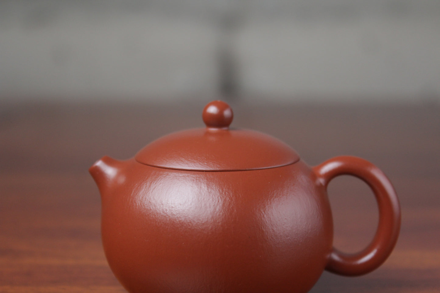 Lid of the yixing clay teapot xishi on the table