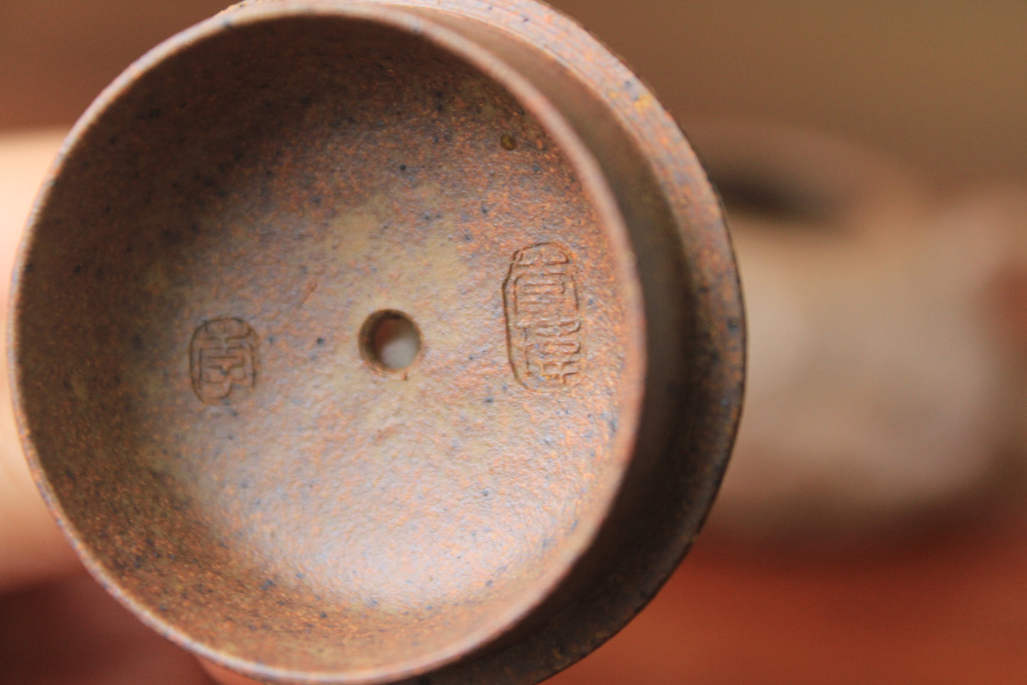 the lid marks of yixing teapot gong chun fully handmade with purple clay