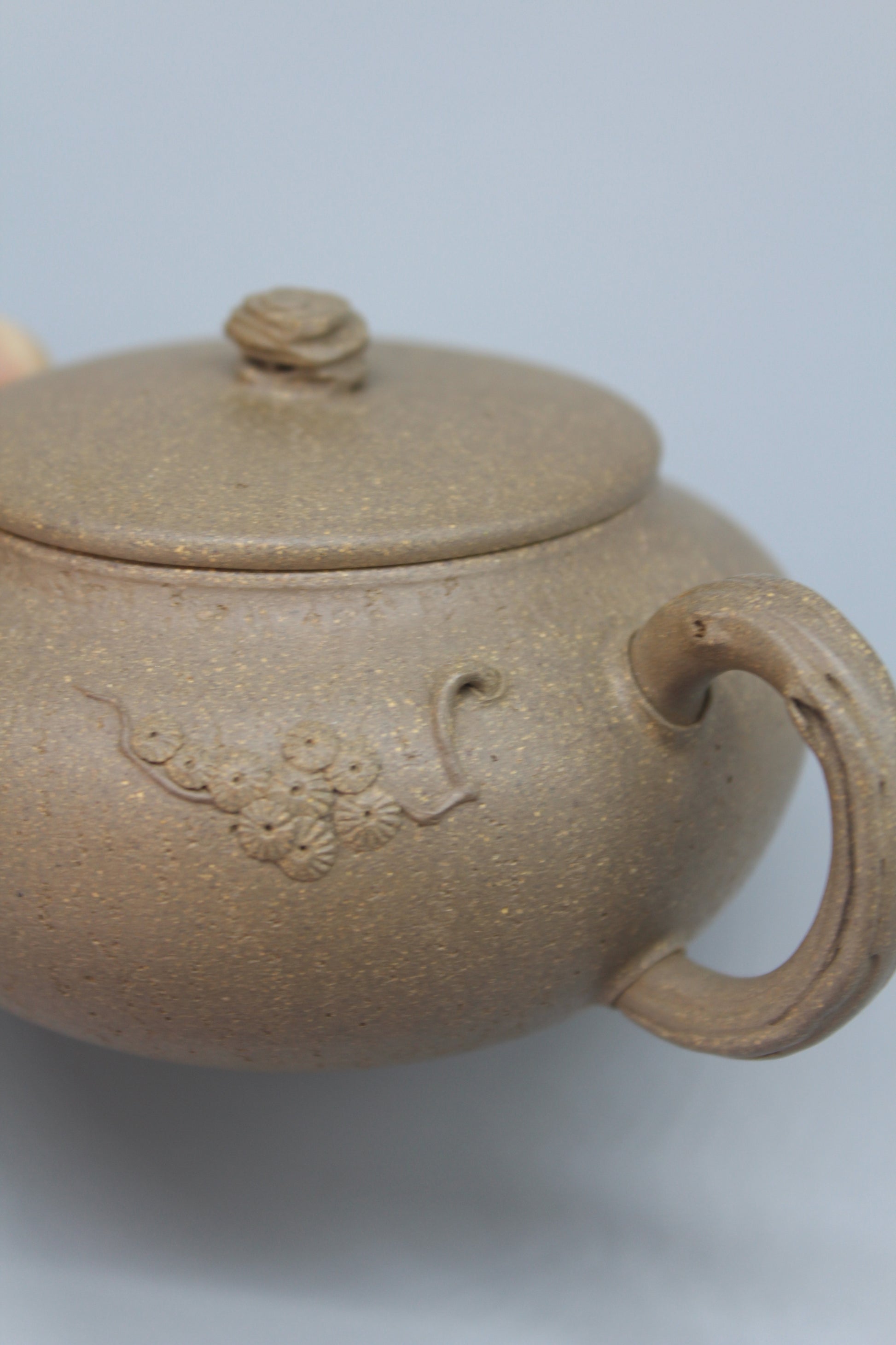 yixing teapot, fully handmade from purple clay detail