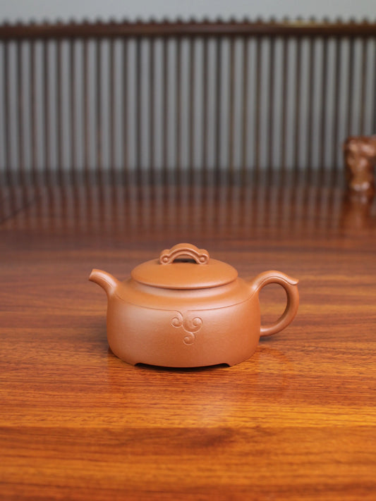 yixing clay teapot handmade by teapot artist