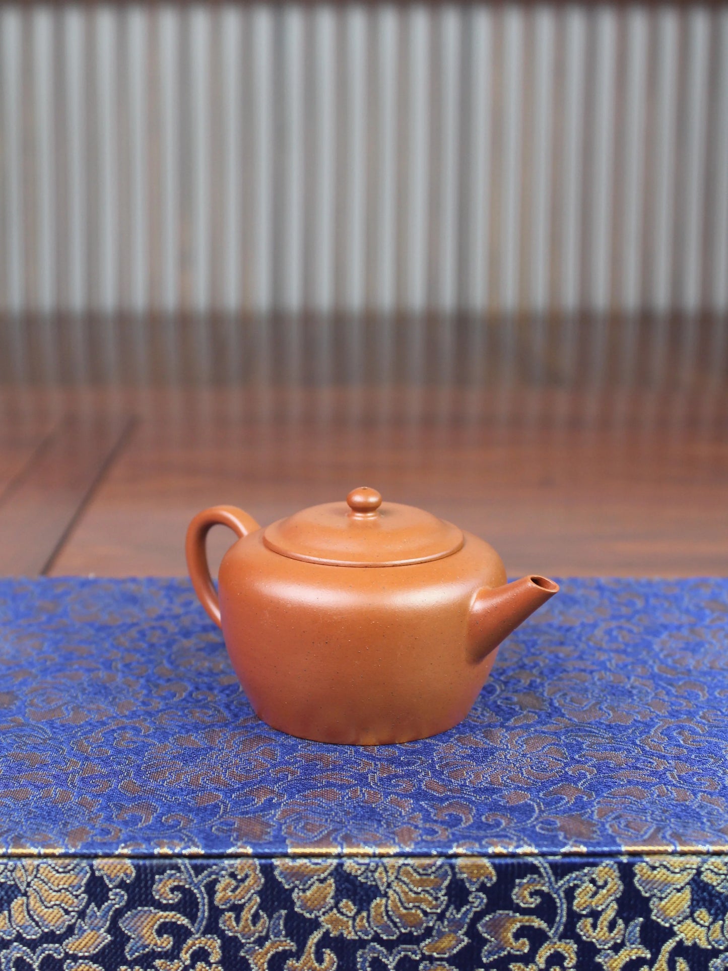the shui ping yixing teapot on the plate