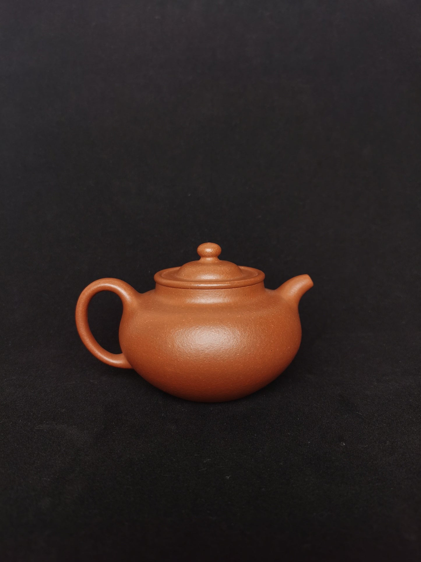 Yixing teapot handmade bianheng from zisha art gallery back | SiYuTao Teapot