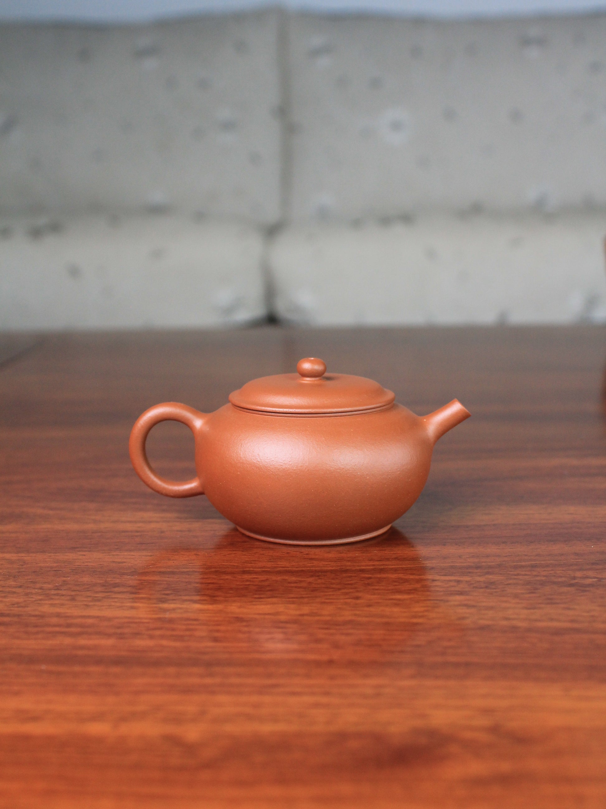 back view of the zhuni teapot