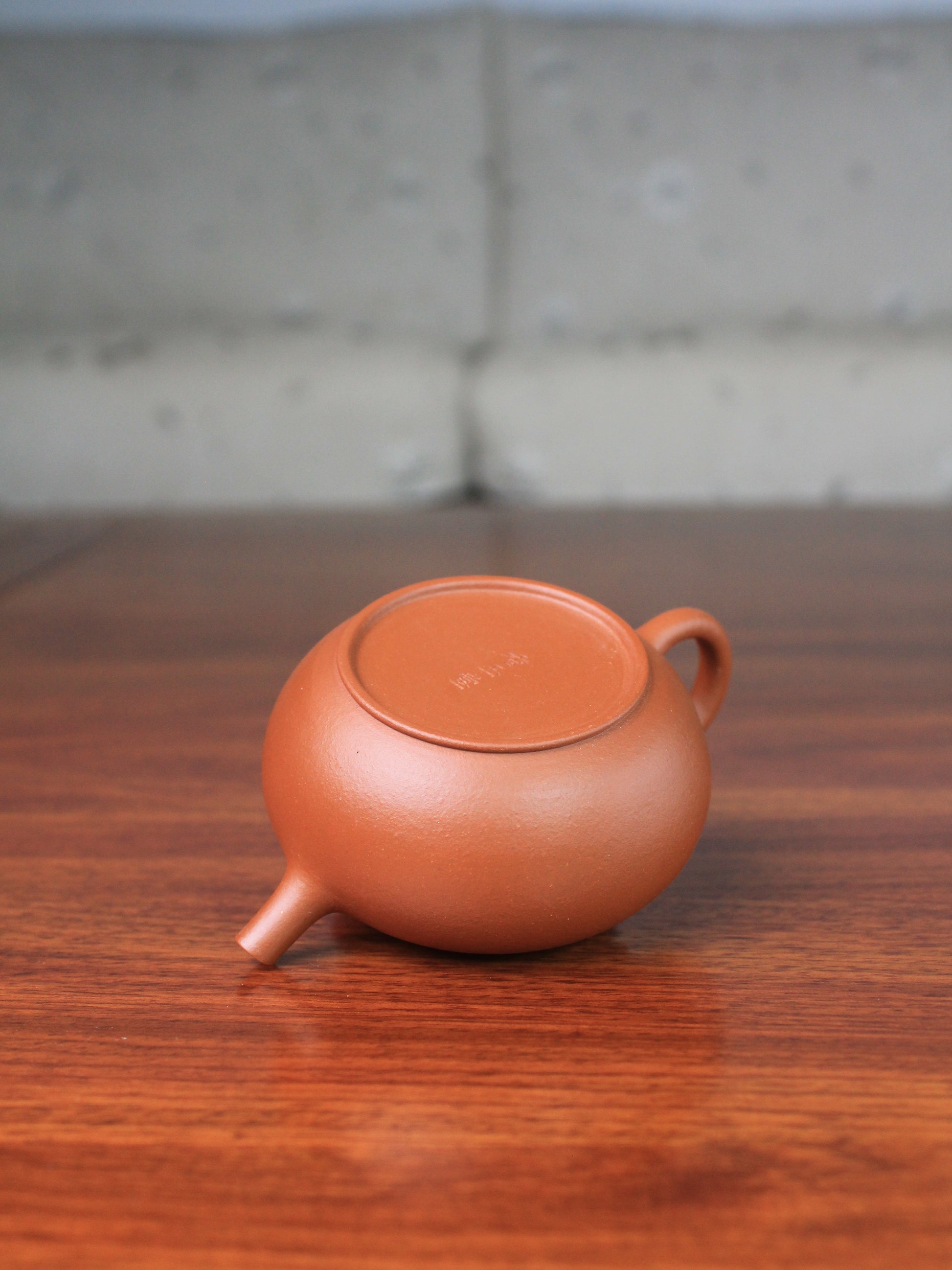 details of the zhuni teapot, handmade with zhu ni clay