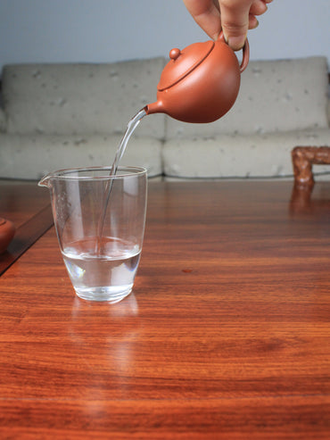 Pour of the zhuni teapot